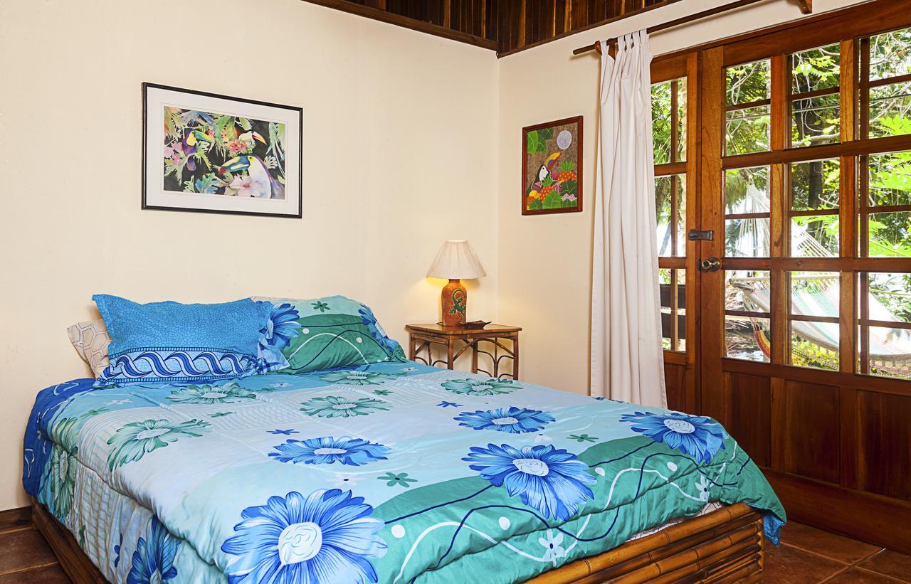Coconut Grove Oceanfront Cottages Dominical
