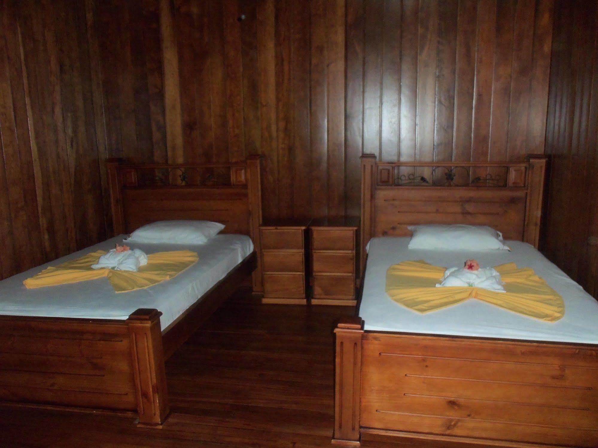 Miss Junies Hotel