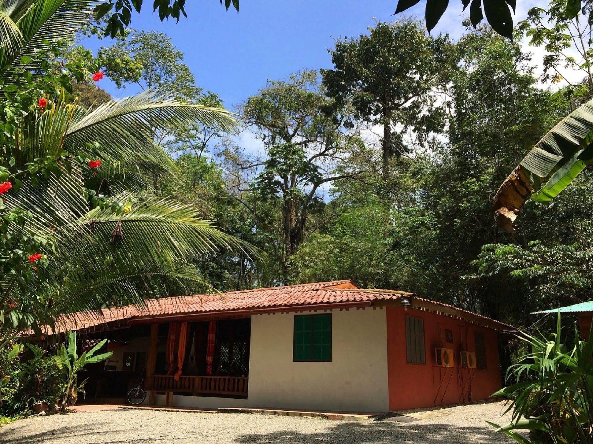 Bed & Breakfast Casa Moabi 2*