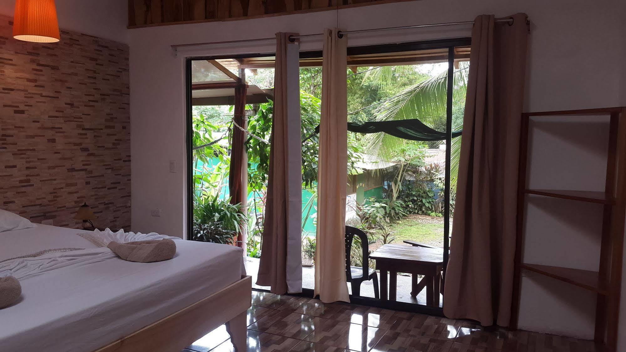 Cabinas Casa Miriam Hotel