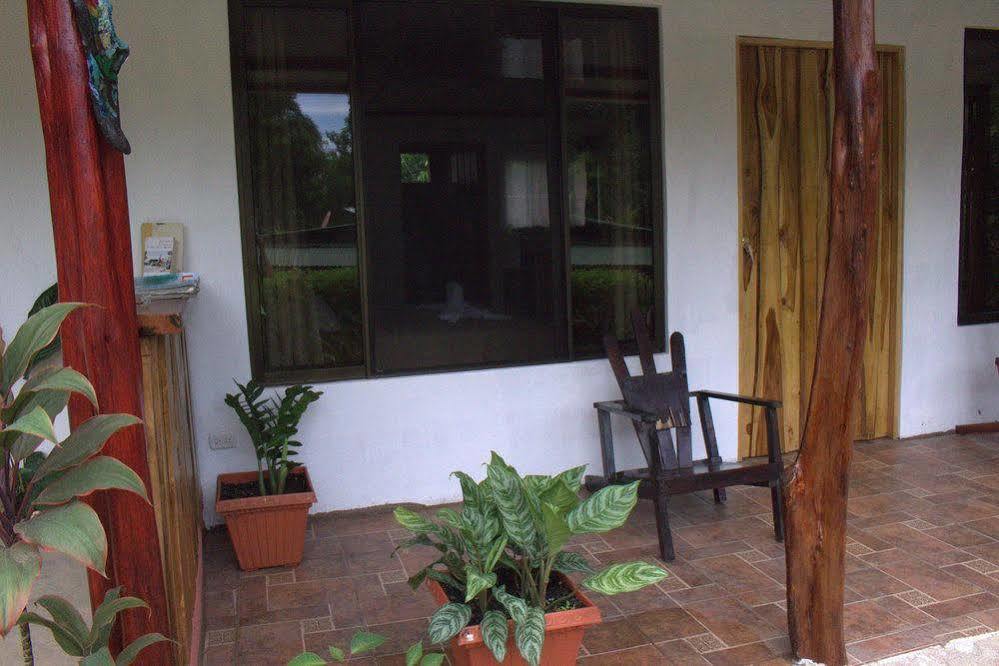 Hotel Cabinas Casa Miriam 2*