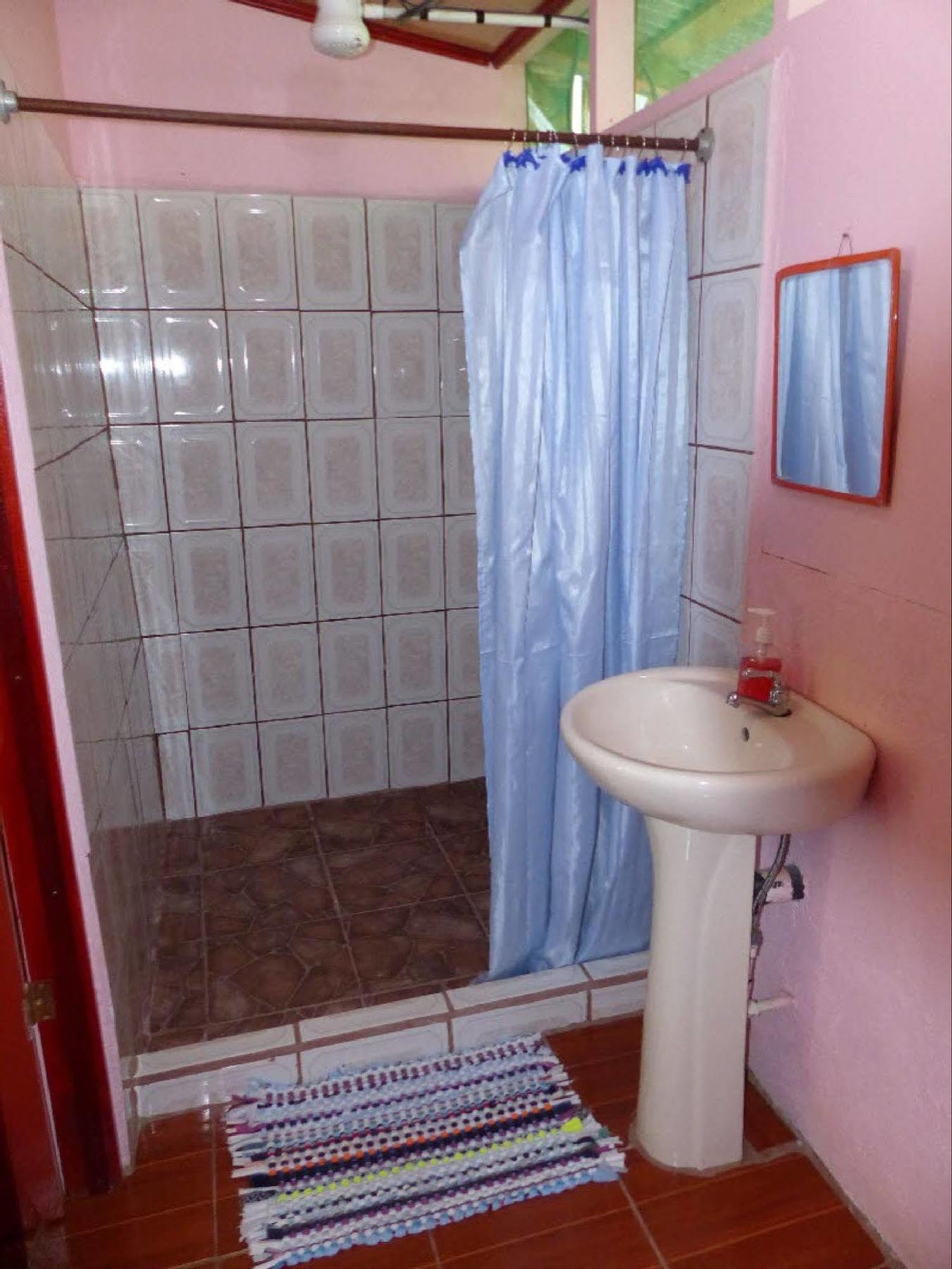 Hotel Cabinas Casa Miriam 2*