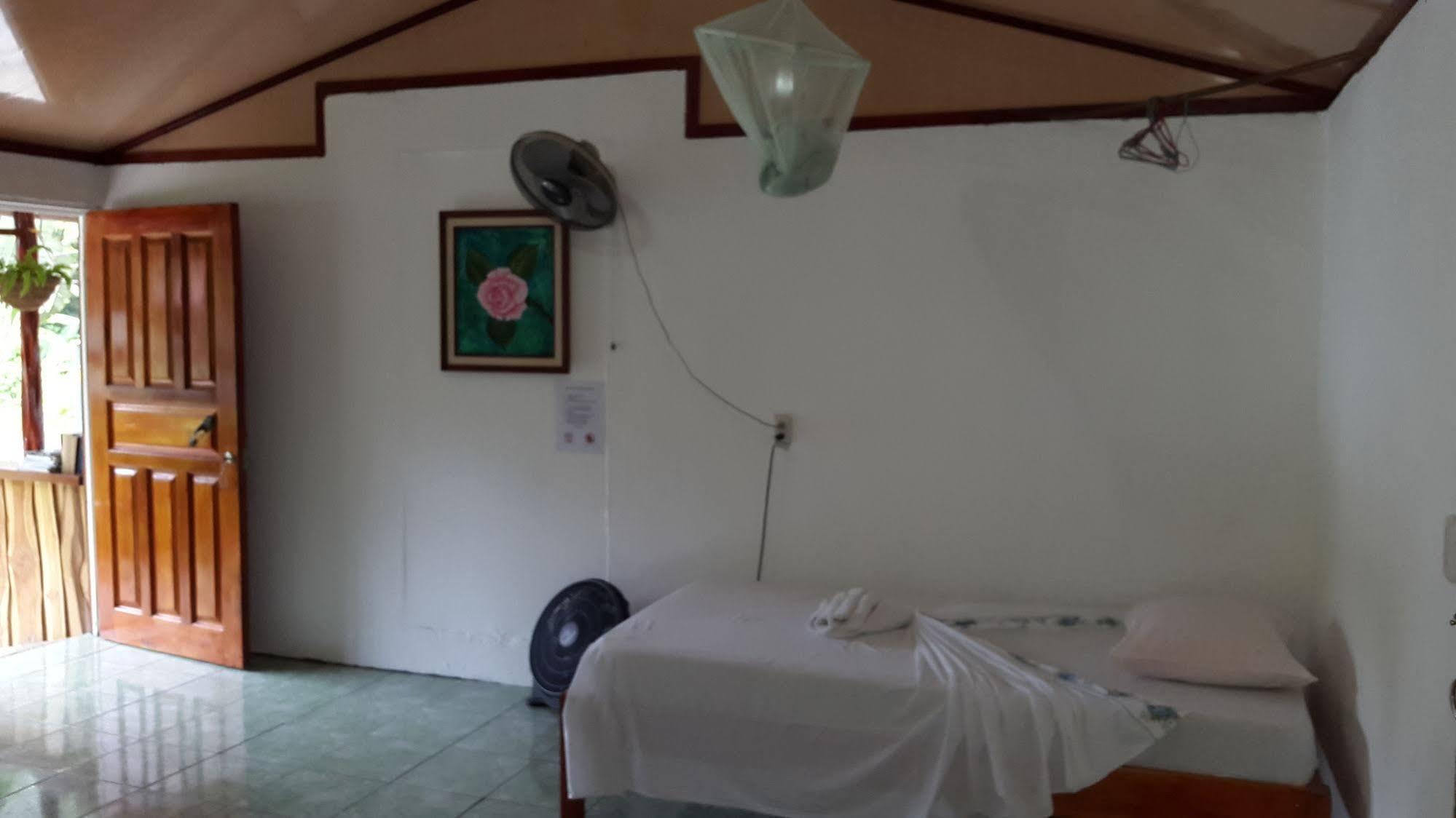 Cabinas Casa Miriam 2*