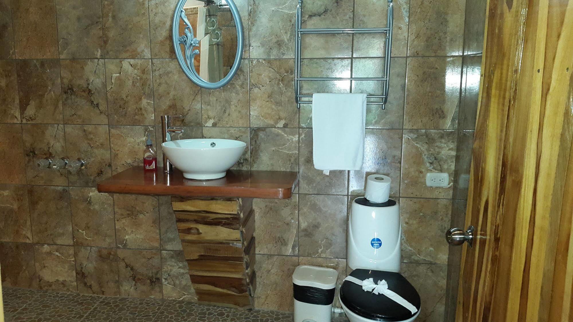 Cabinas Casa Miriam 2*
