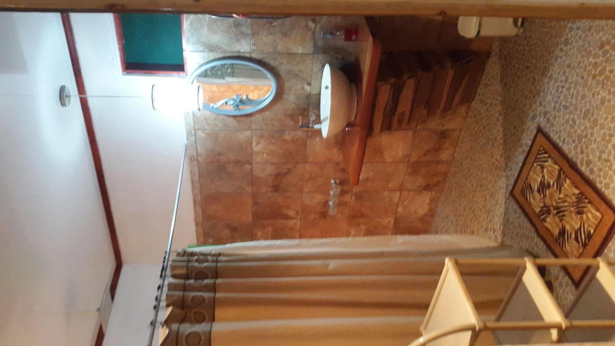 Hotel Cabinas Casa Miriam 2*