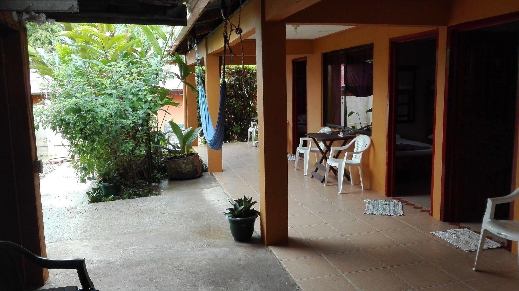 Cabinas Pura Vida Tour Operator 2*