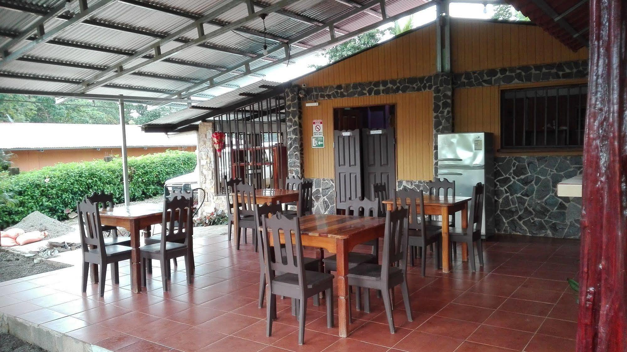Hotel Cabinas Pura Vida Tour Operator 2*