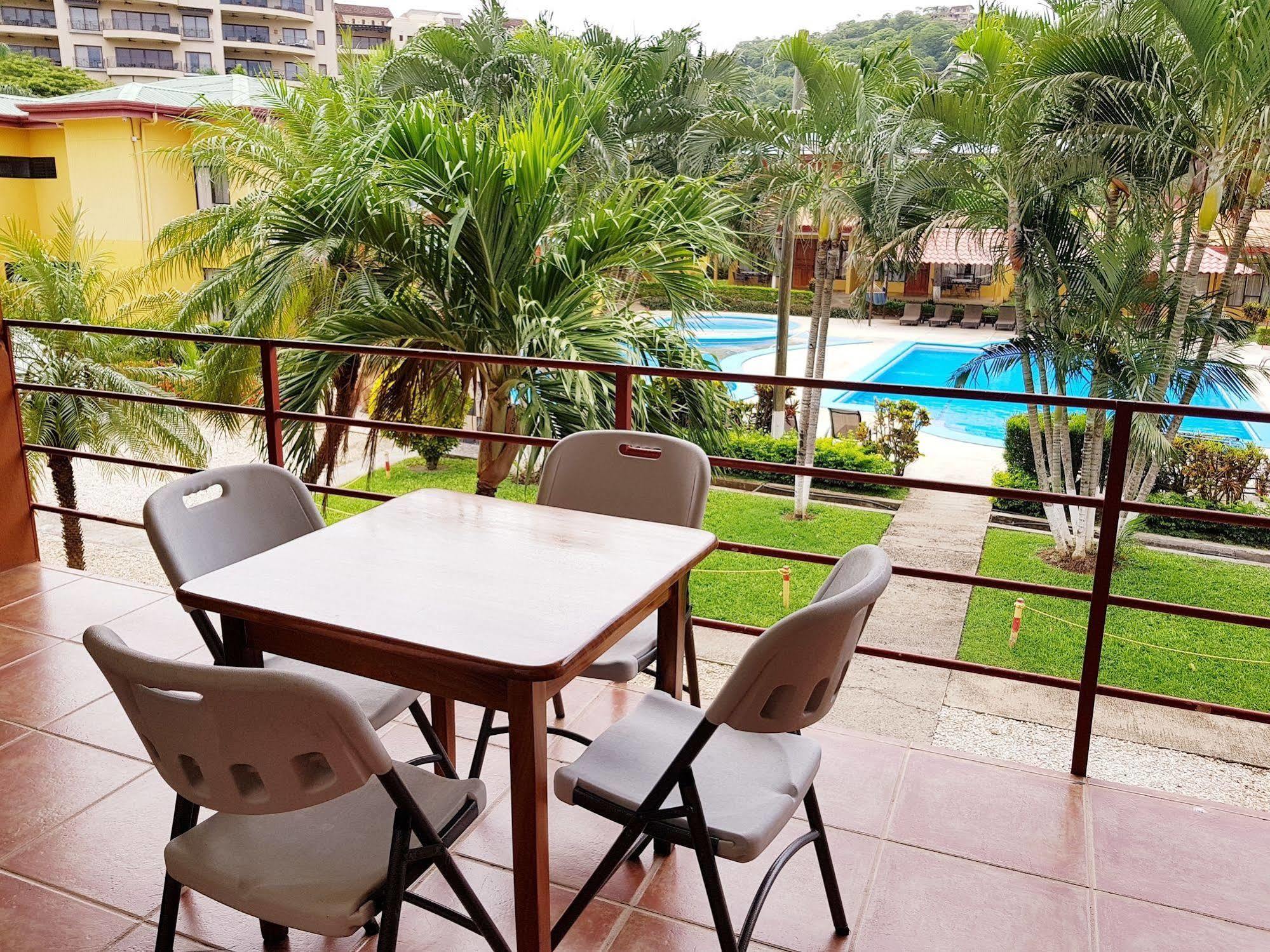 Hotel & Huetares