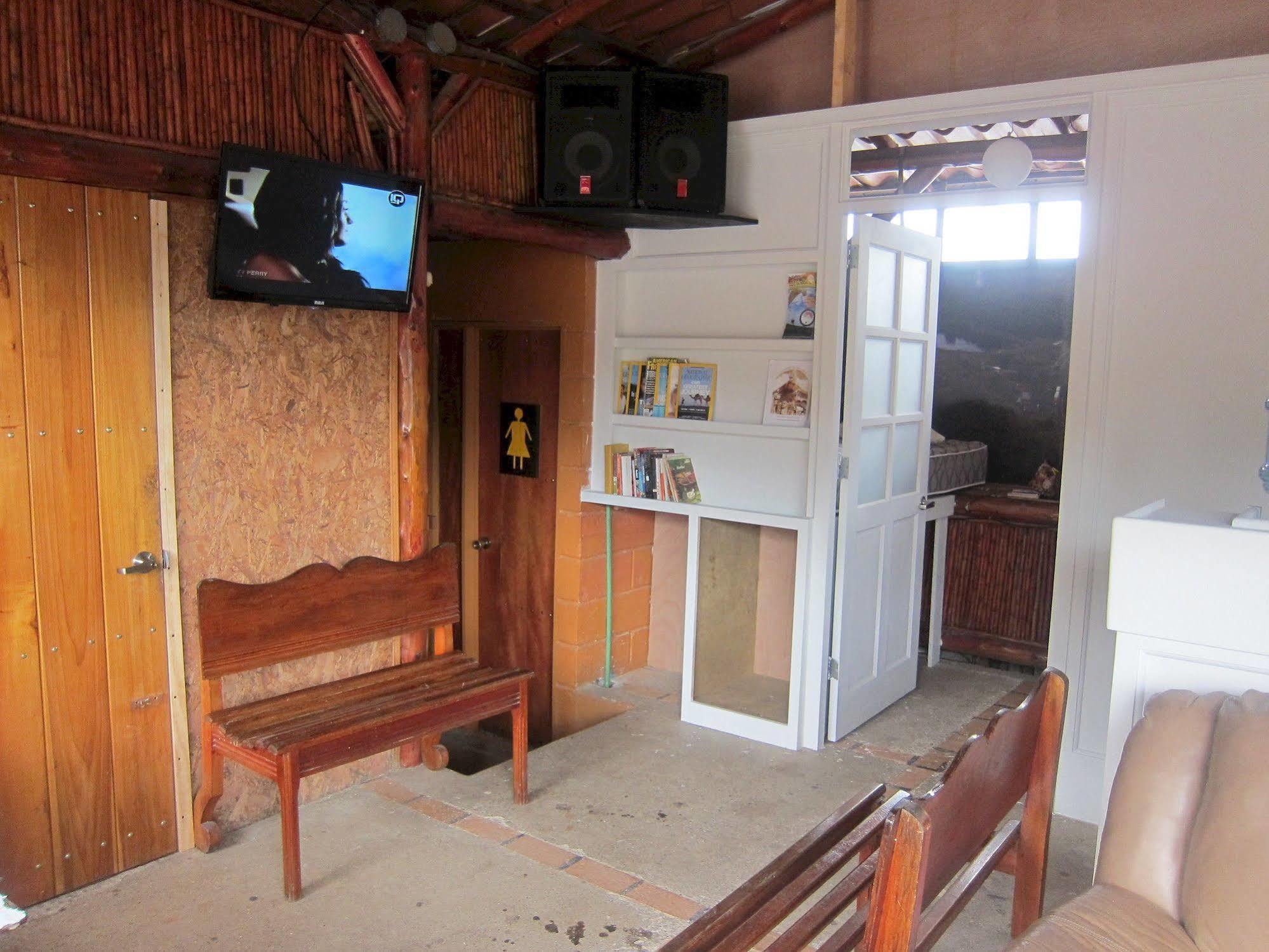 Reventazon Guest house Orosi