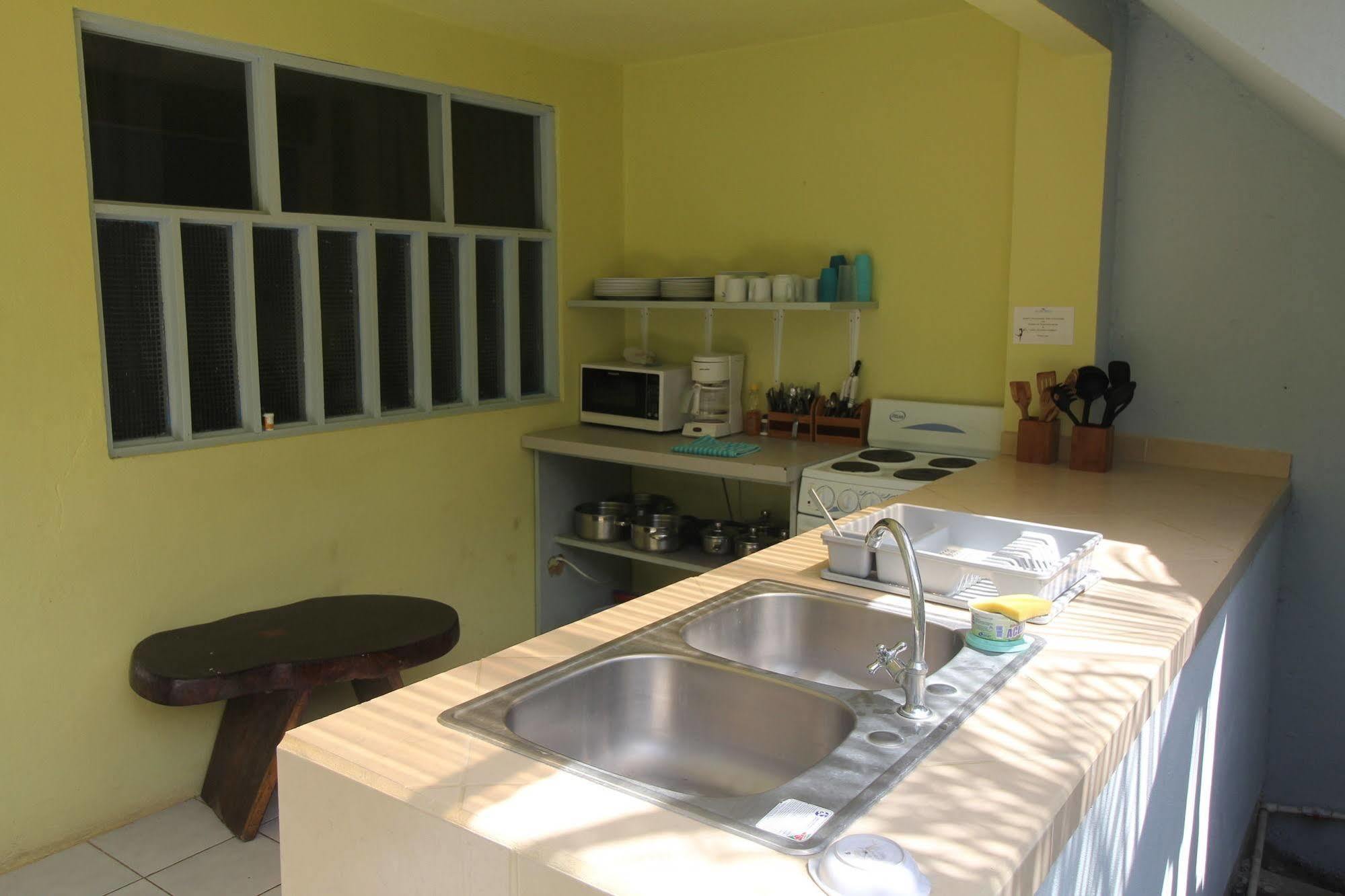 Hostel Blue Trailz & Surf Camp Tamarindo