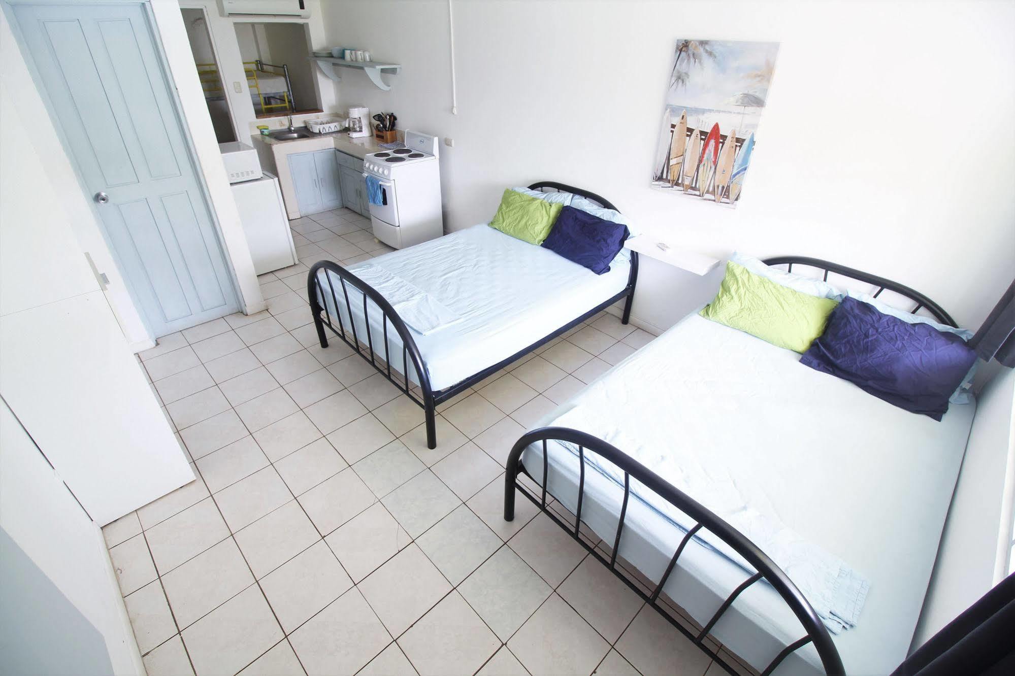 Blue Trailz & Surf Camp Hostel Tamarindo