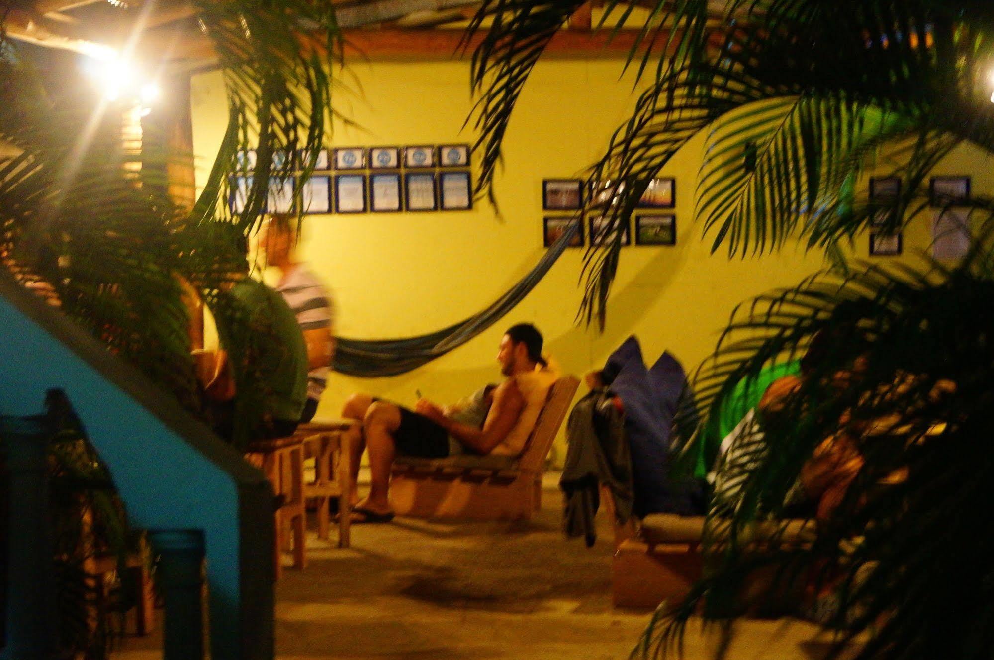 Hostel Blue Trailz & Surf Camp Tamarindo