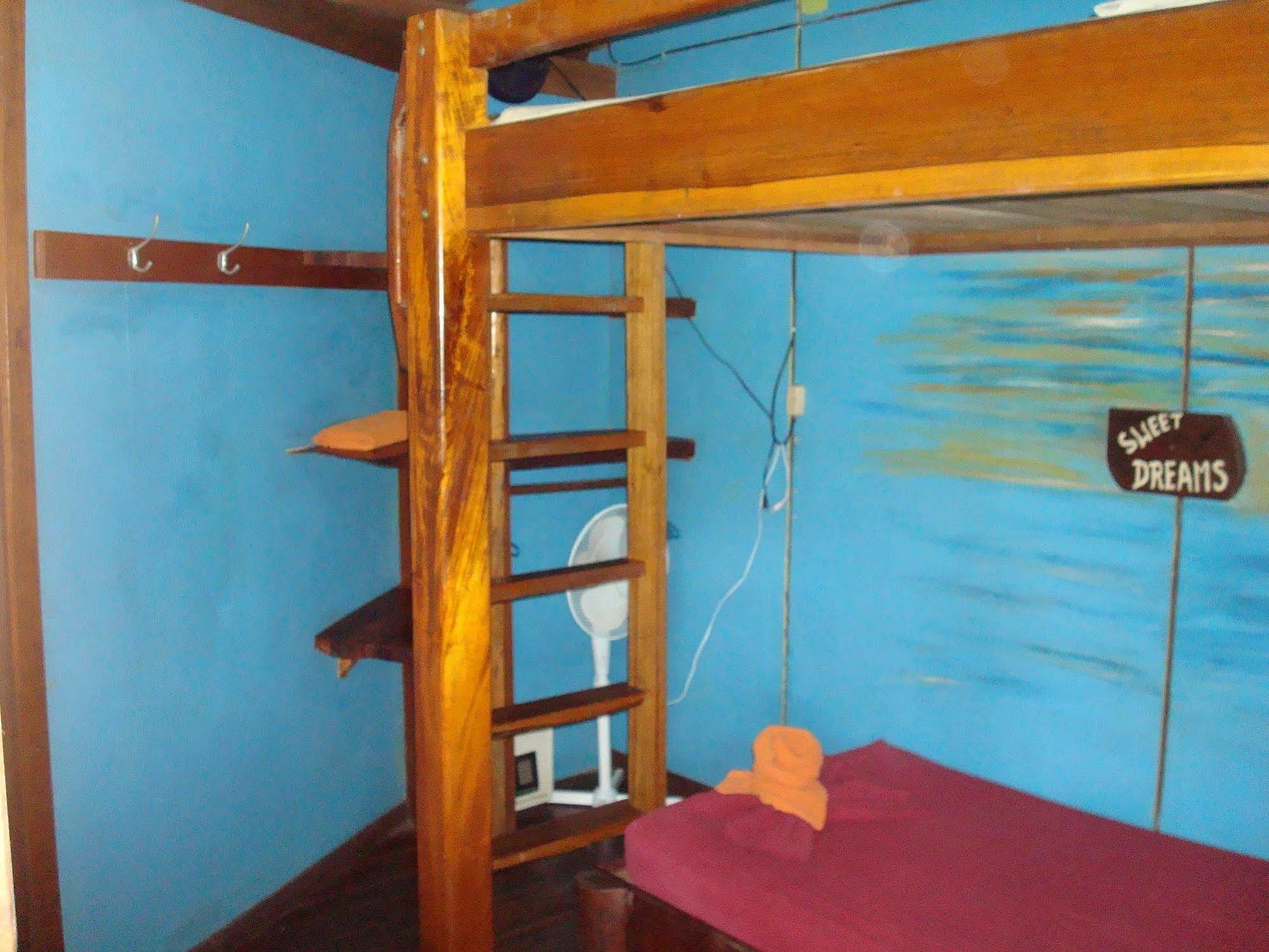 Hotel Kaya's Place 2*