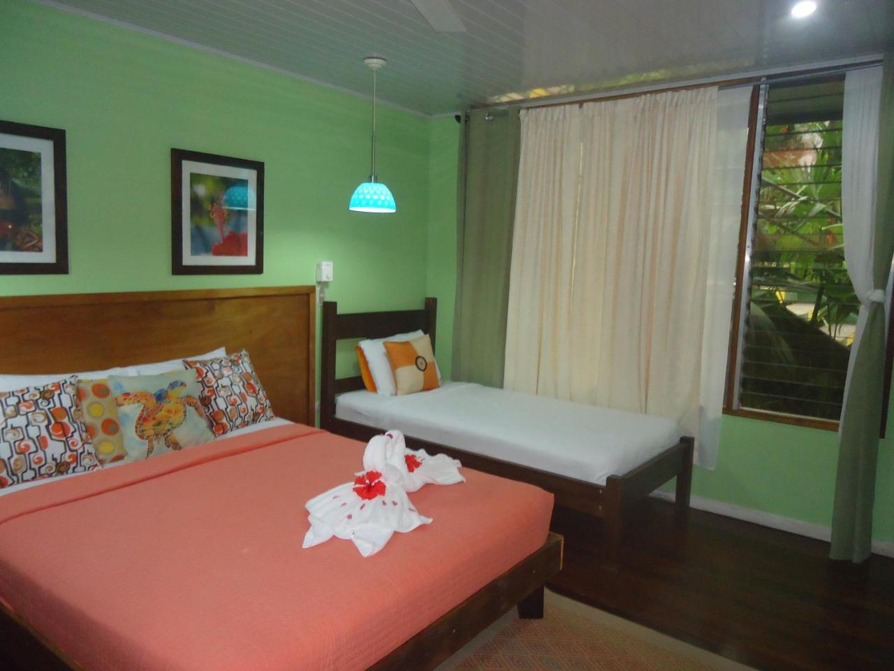 Mandarina Hotel 3*