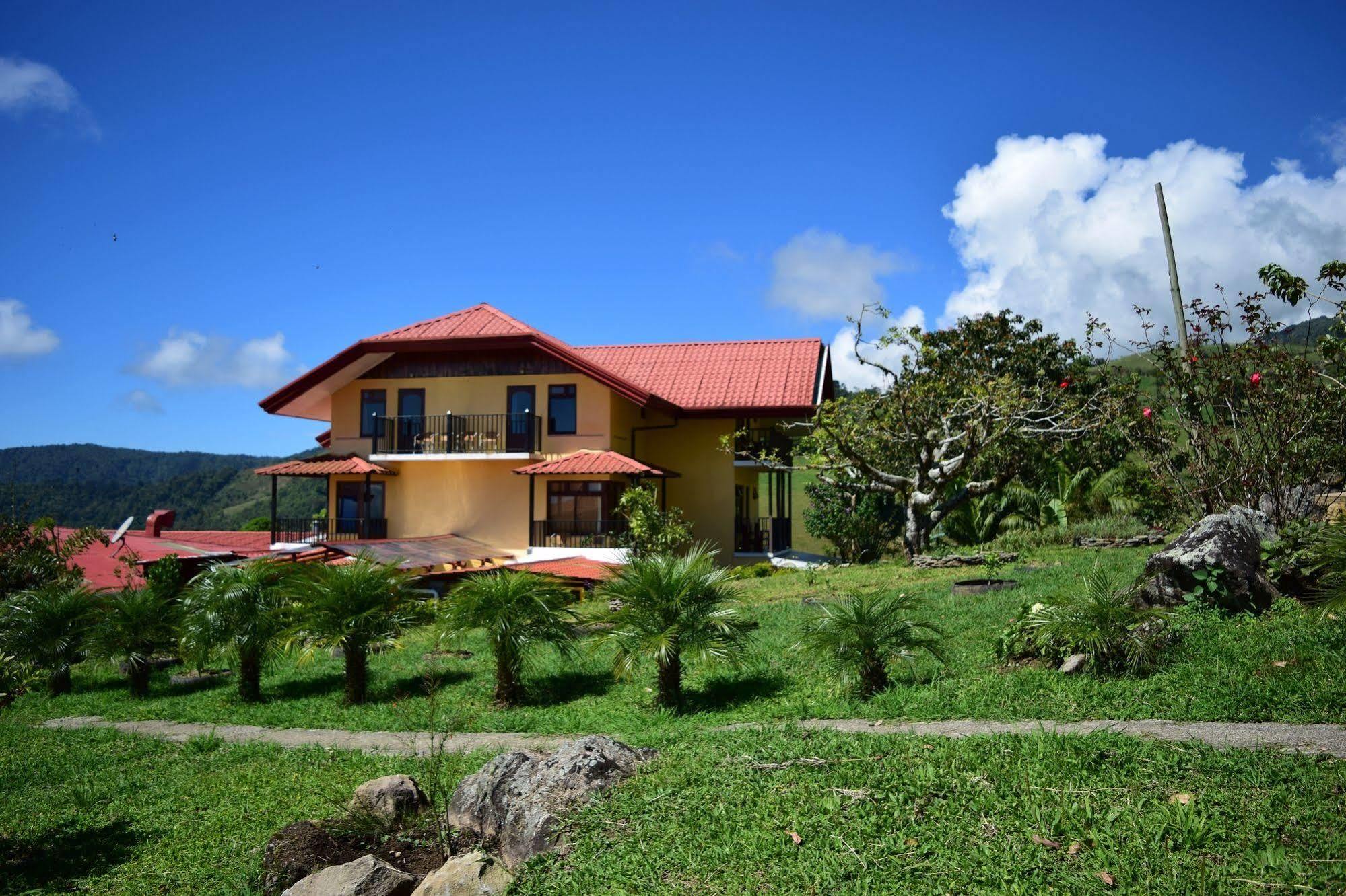 Hotel Guayabo Santa Cruz (Cartago)