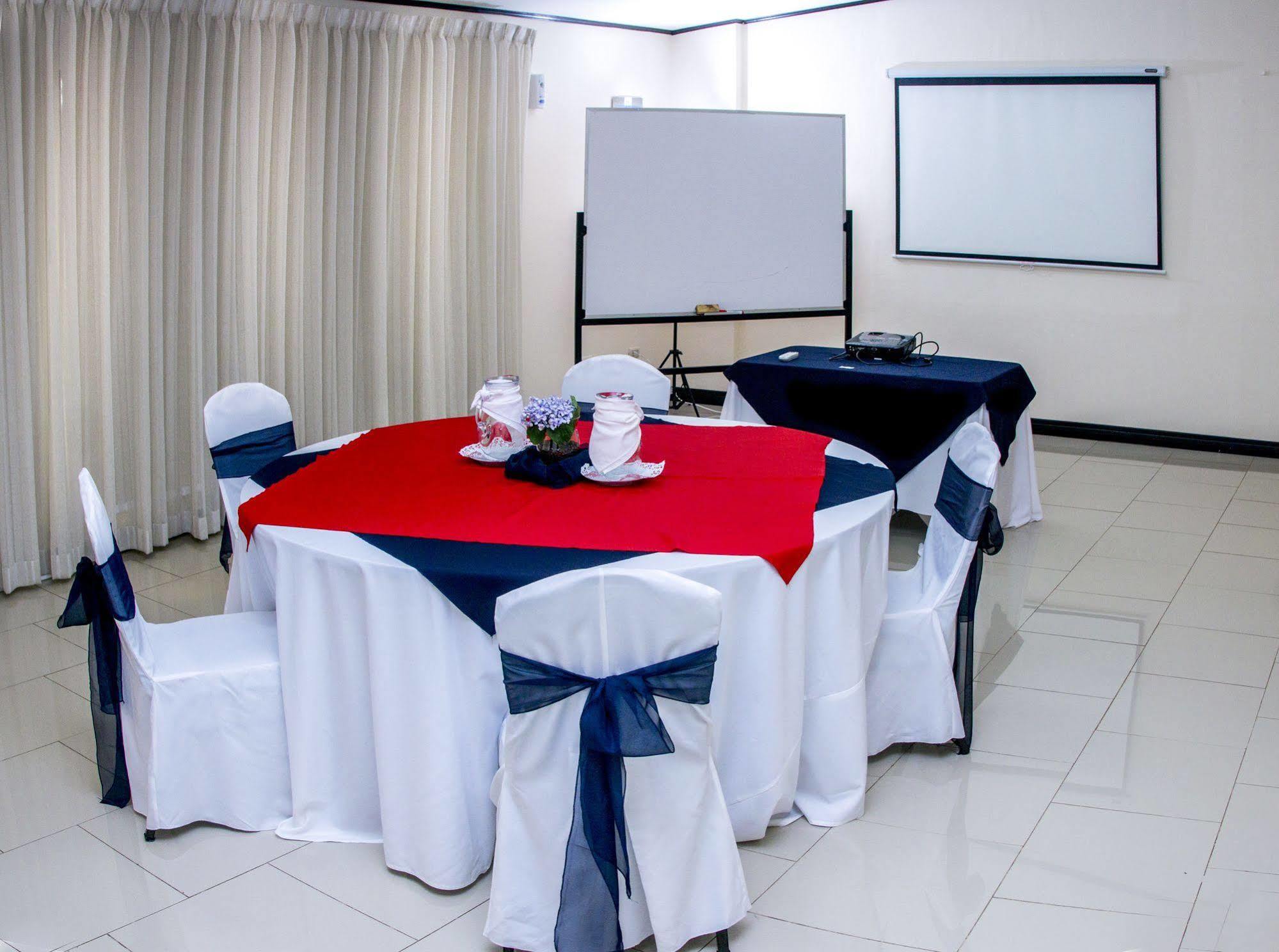 Y Restaurante El Guarco 3* Cartago