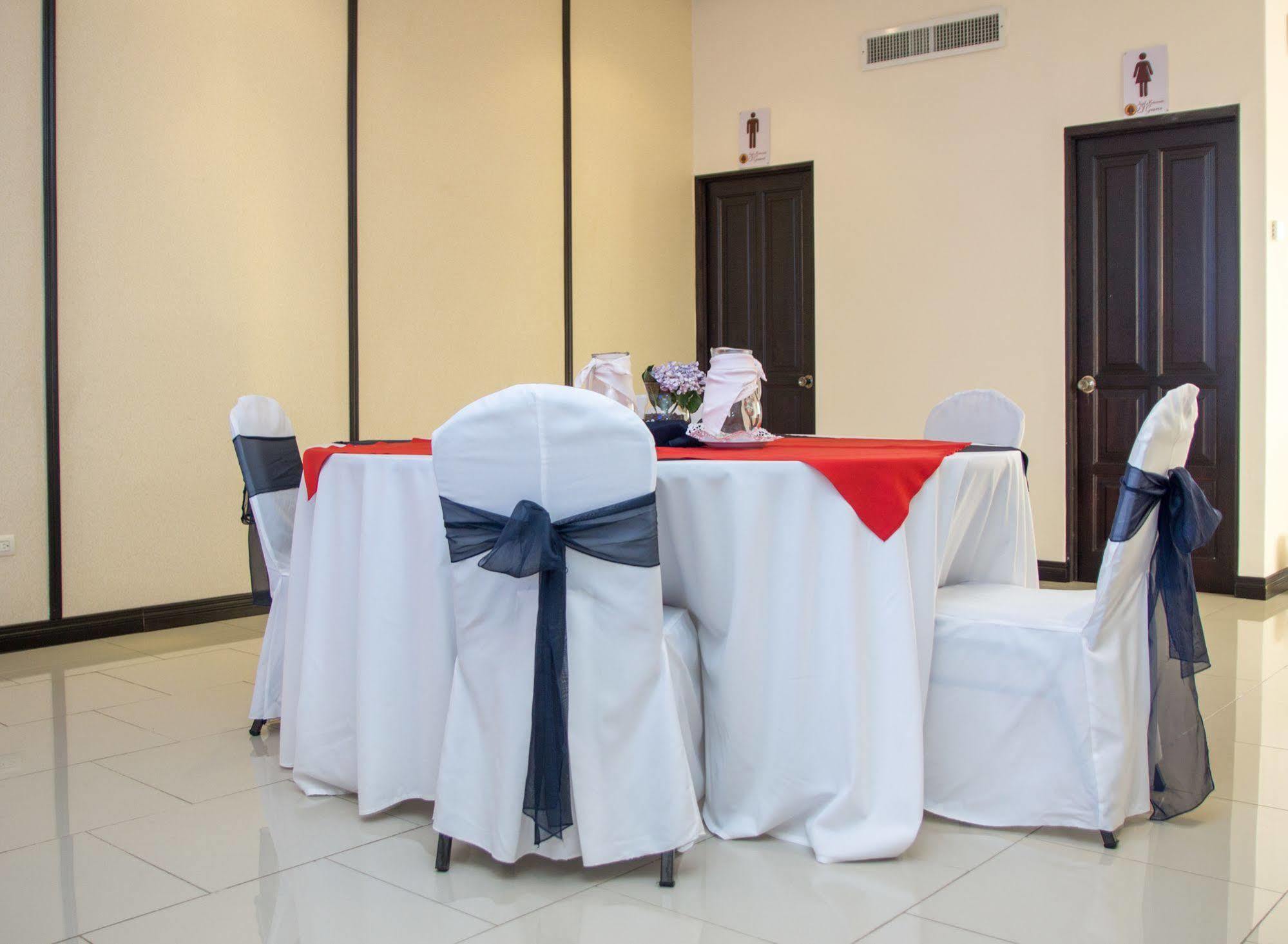 Y Restaurante El Guarco Hotel 3*
