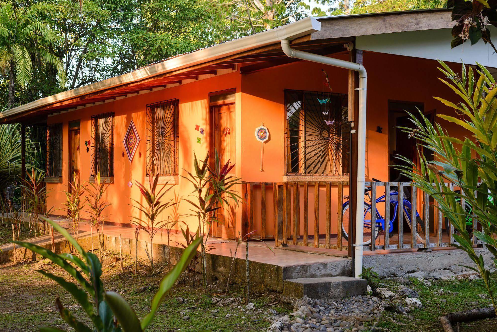 Cabinas Caribe Luna *