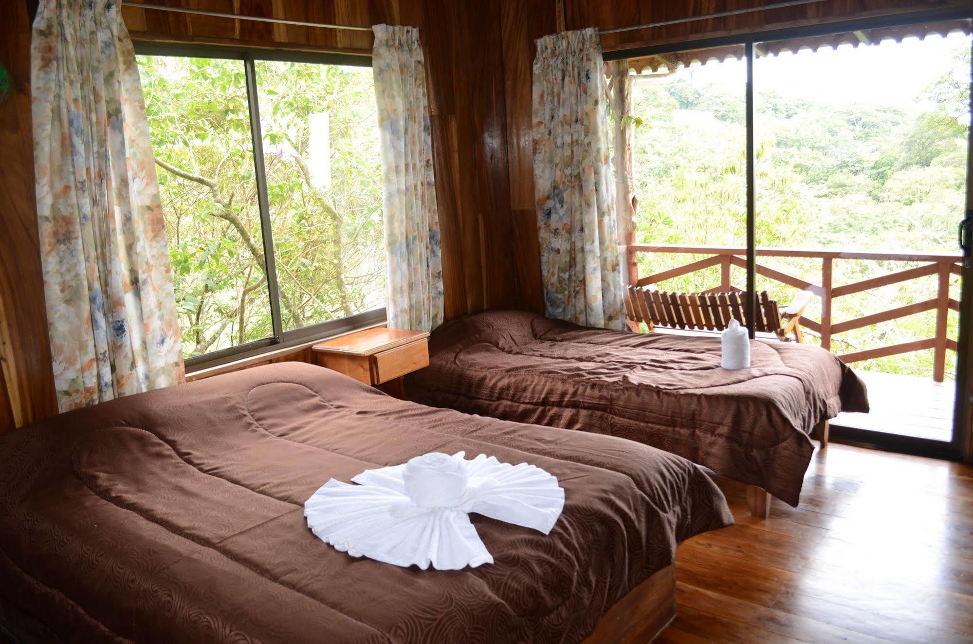Cabinas Capulin & Farm Monteverde