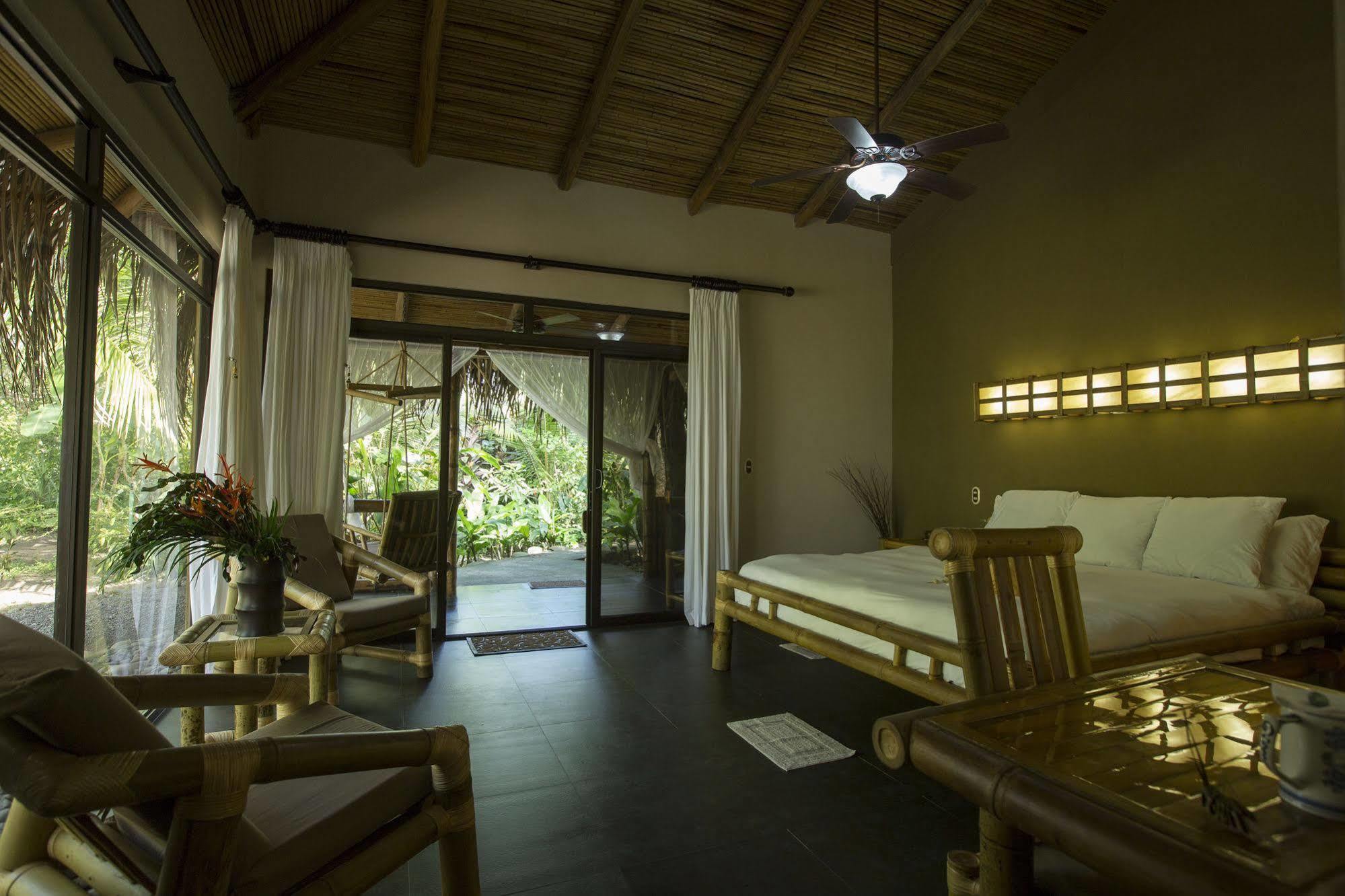 Clandestino Hotel