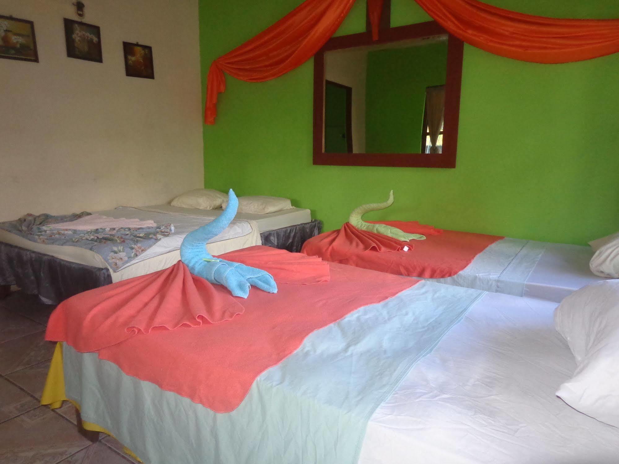Cabinas Natural Hostel *