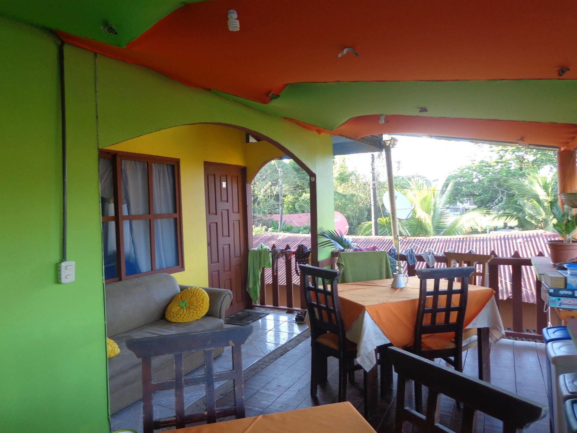 Cabinas Natural Hostel