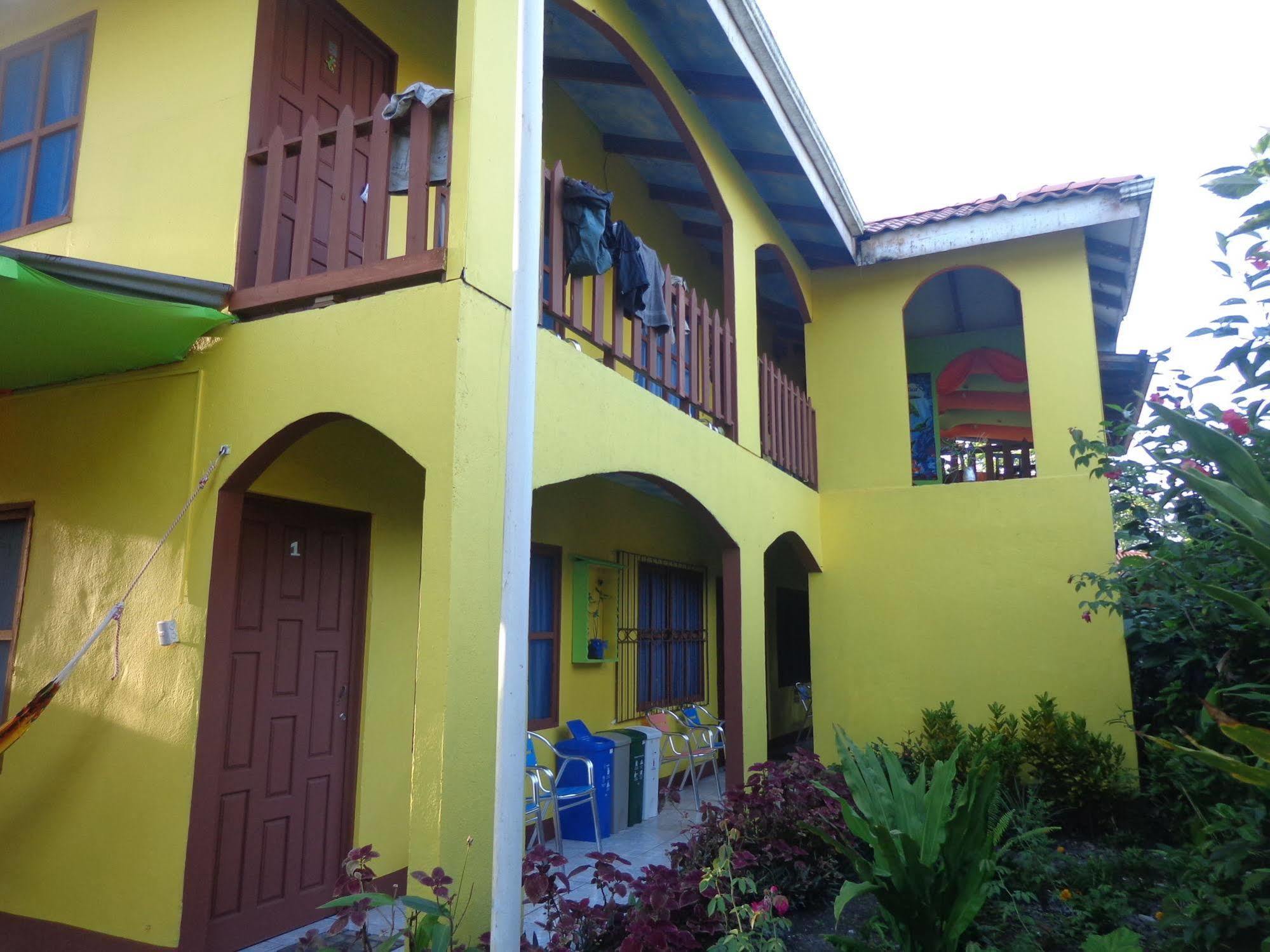 Cabinas Natural Hostel *