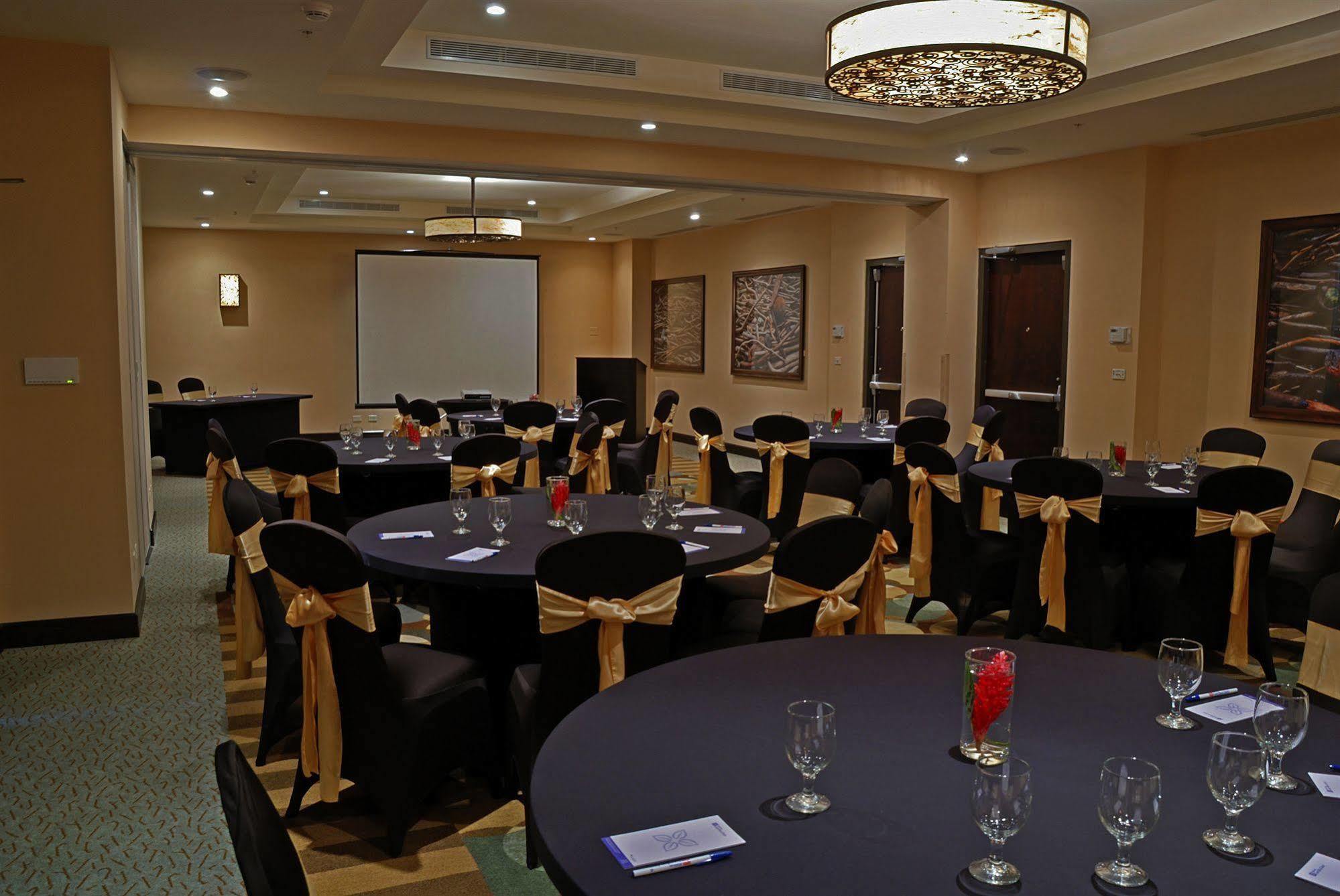 Hilton Garden Guanacaste Airport Hotel 3*