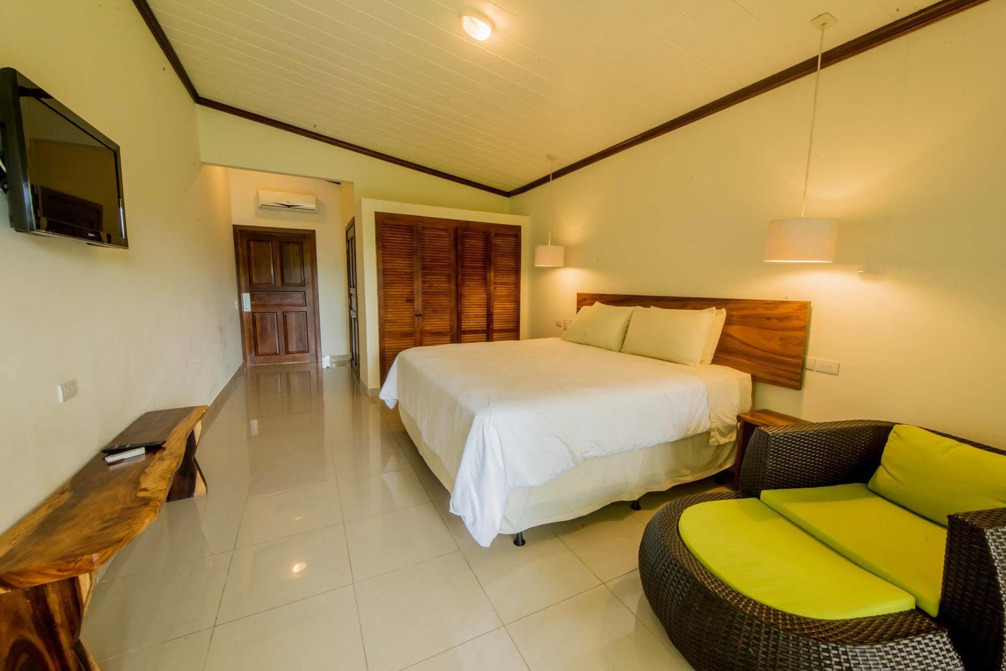 Karahe Manuel Antonio