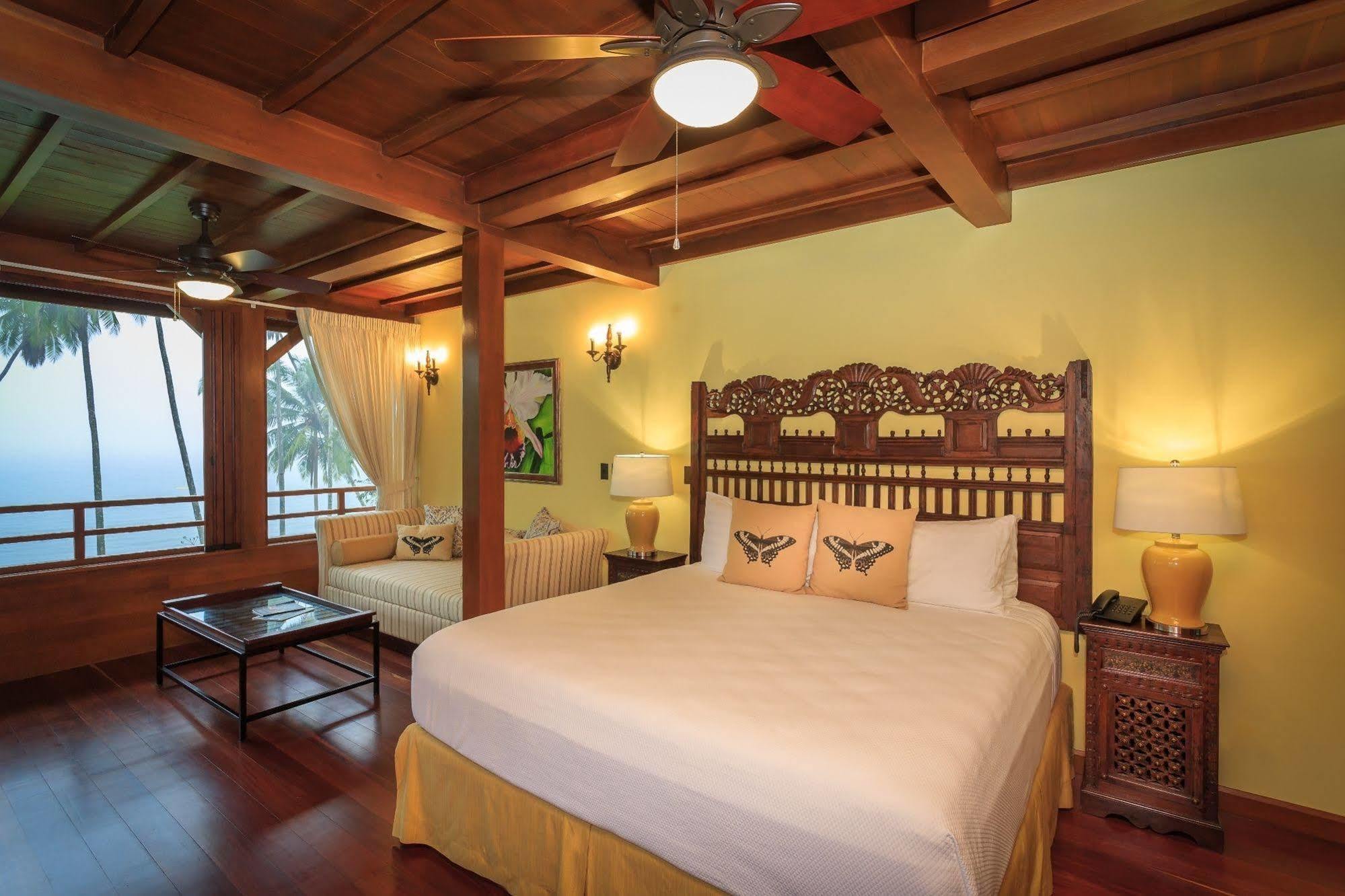 Hotel Playa Cativo