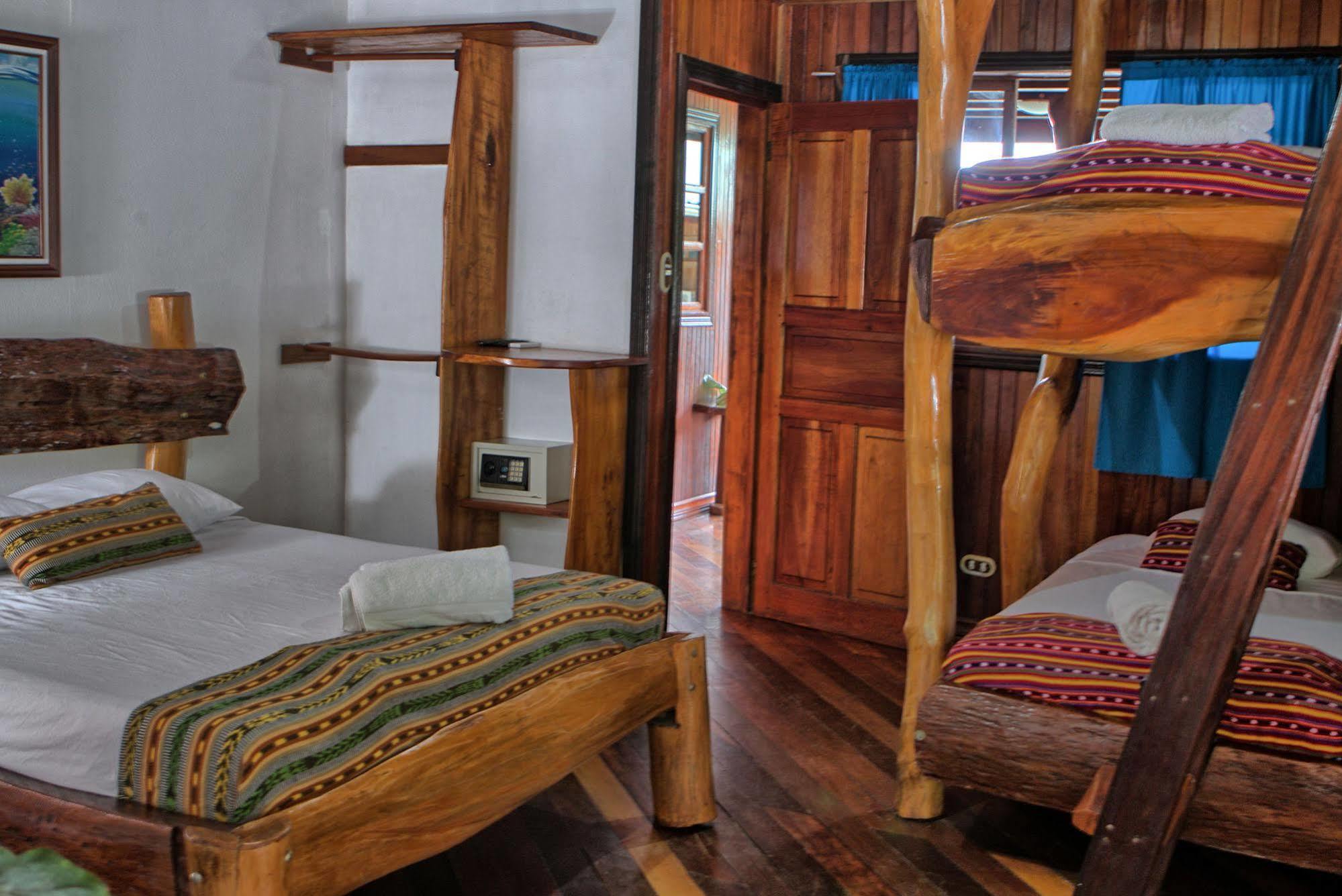 Hotel La Isla 2*