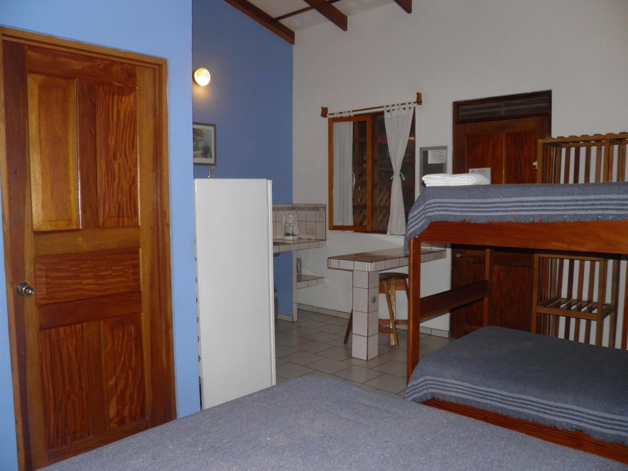 Cabinas El Colibri Hotel