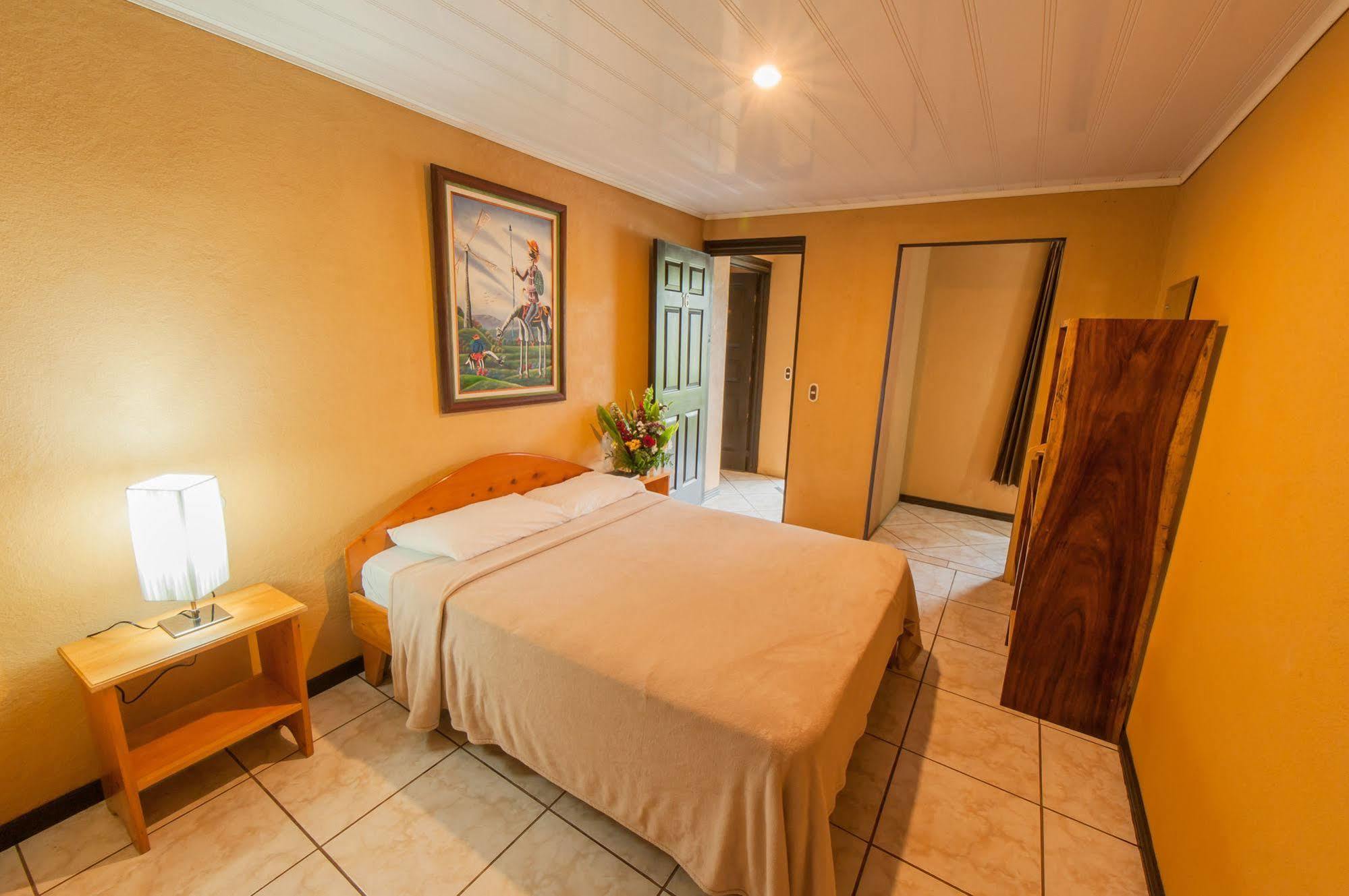 Cabinas Eddy Bed & Breakfast