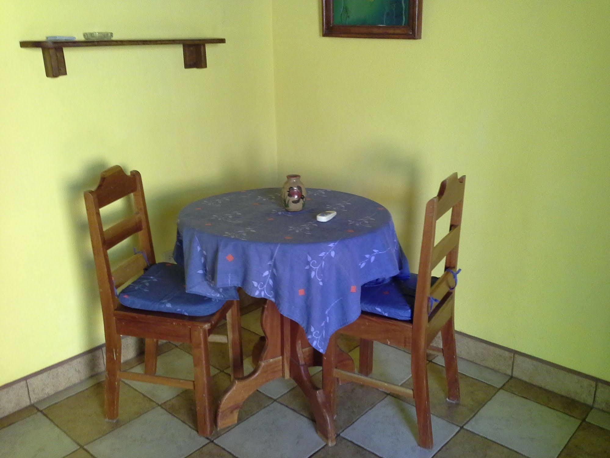 Monos Y Mar (adults Only)