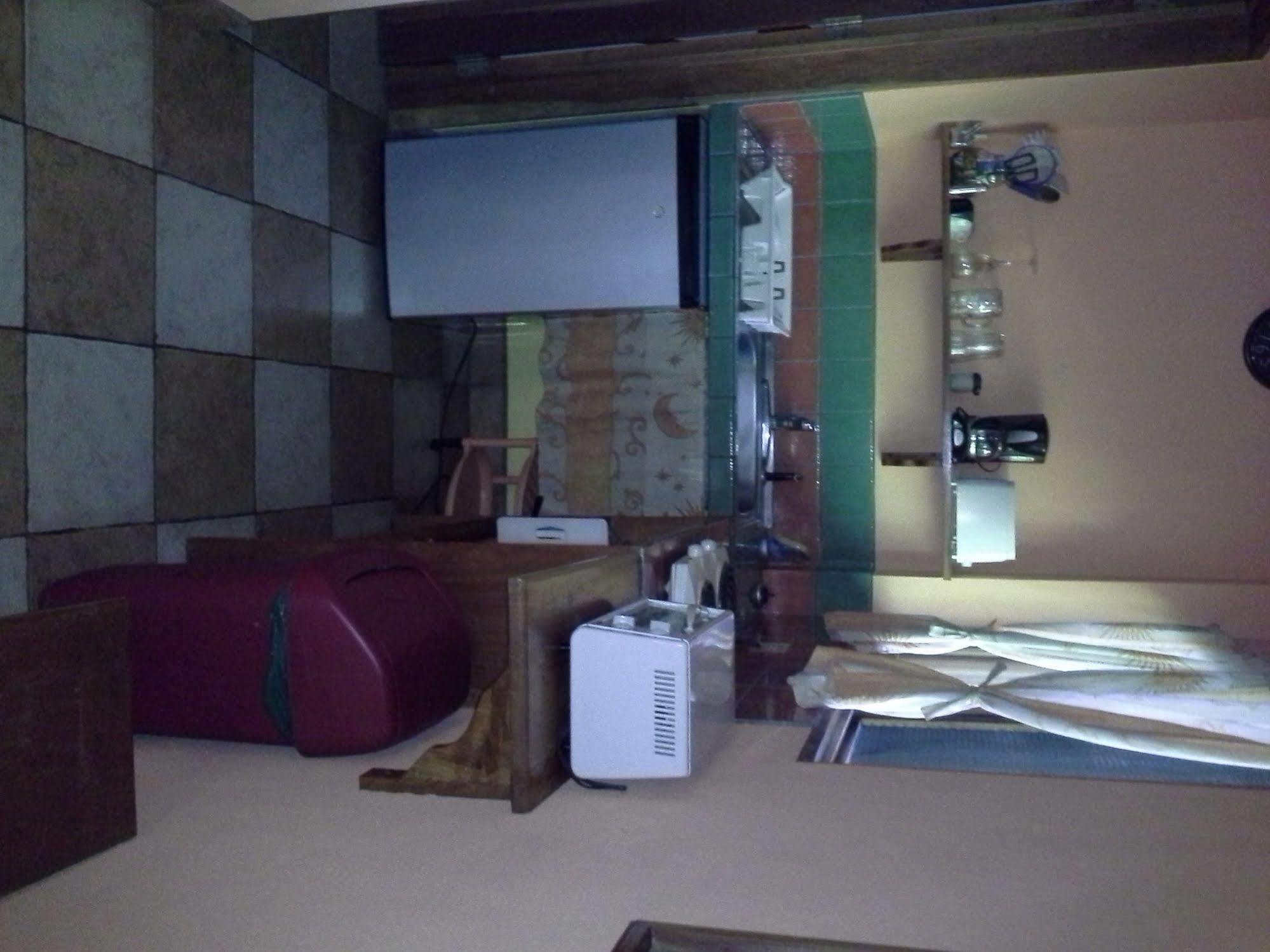 Monos Y Mar (adults Only) Samara