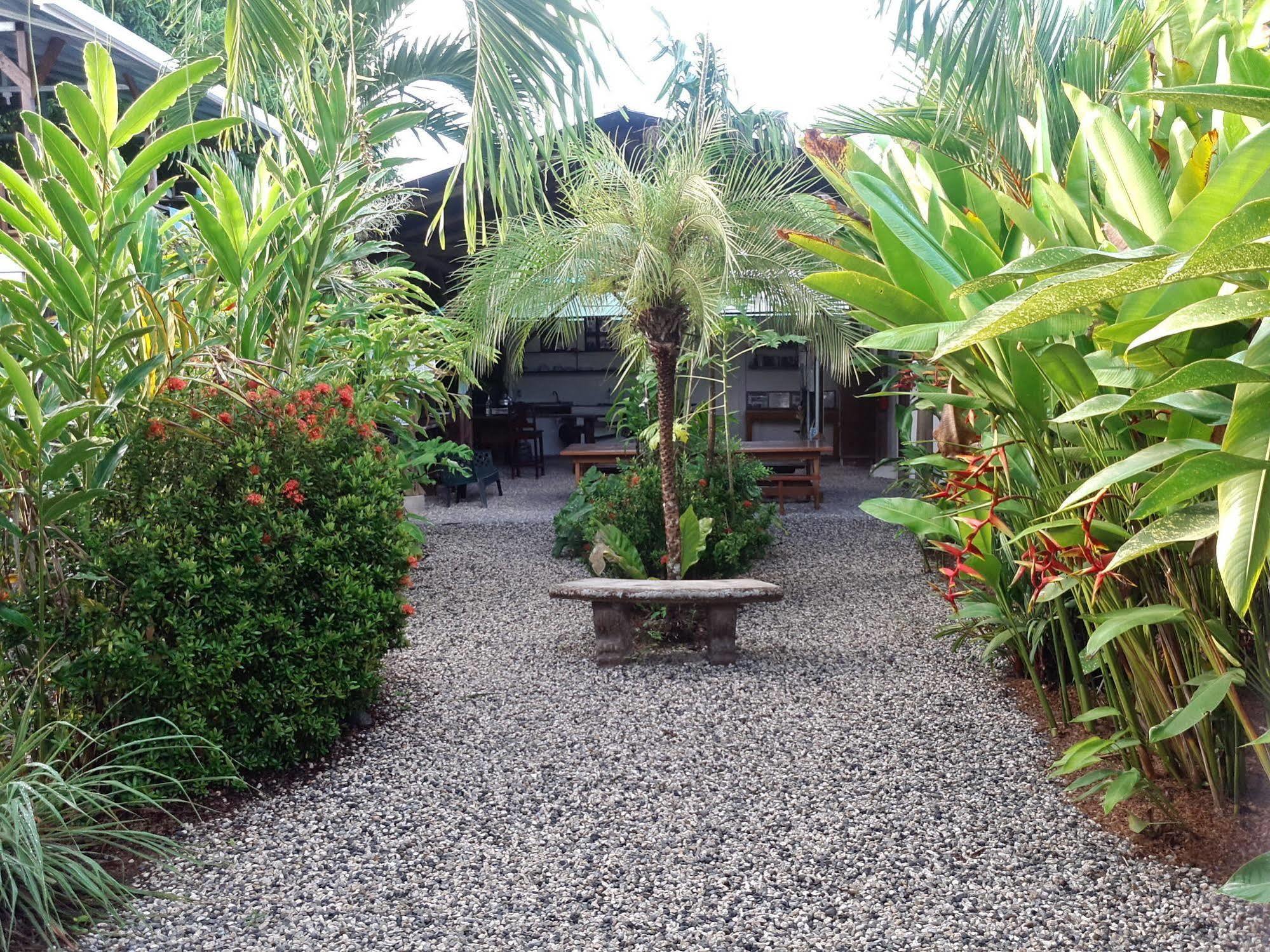 Hotel Cabinas Tropicales 3*