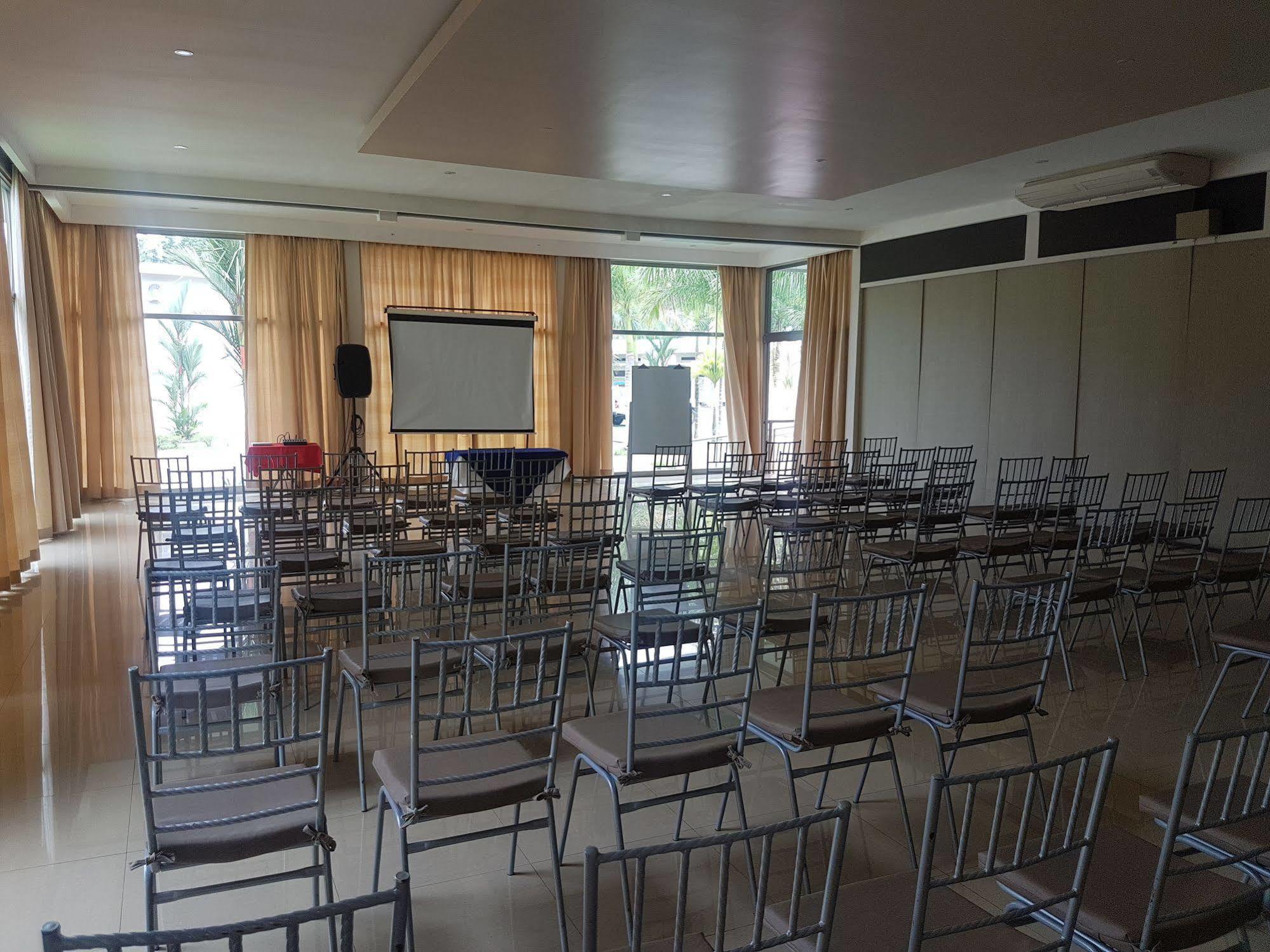 Hotel Rios Guacimo (Limon)