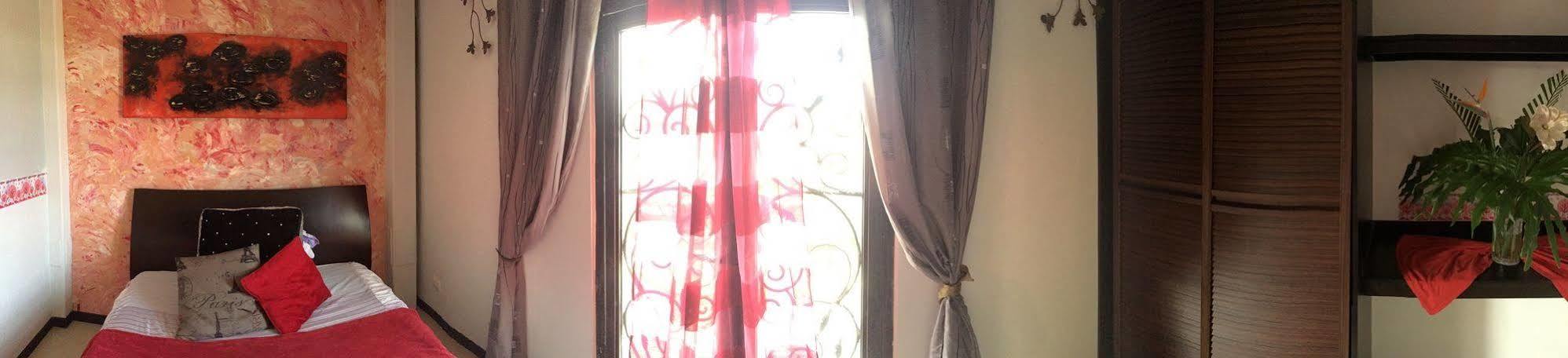 Apartamentos El Castillo Hotel 3*