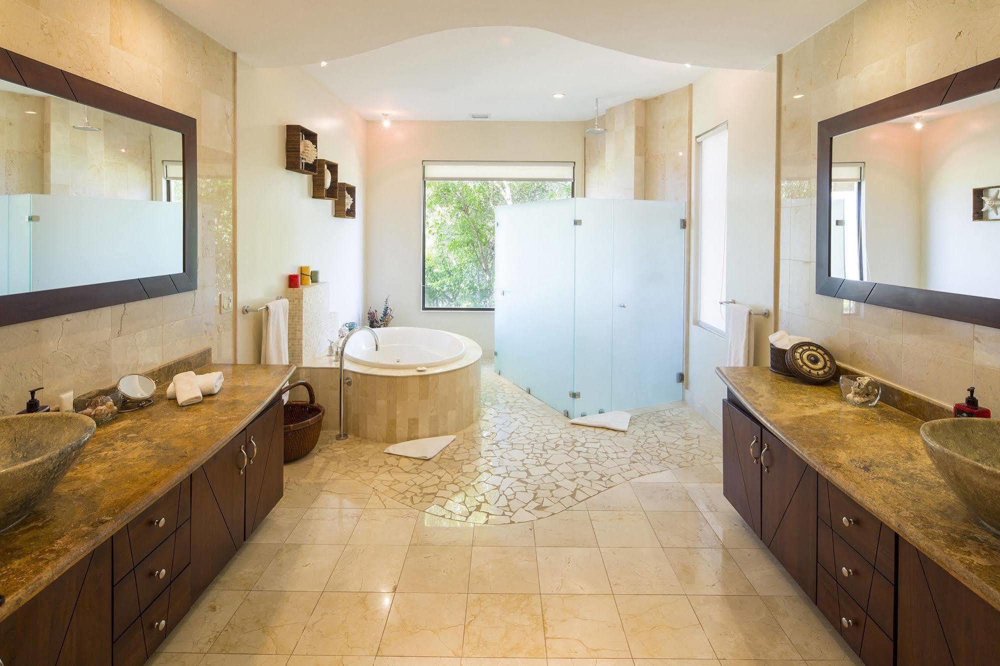Papagayo Luxury Hotel