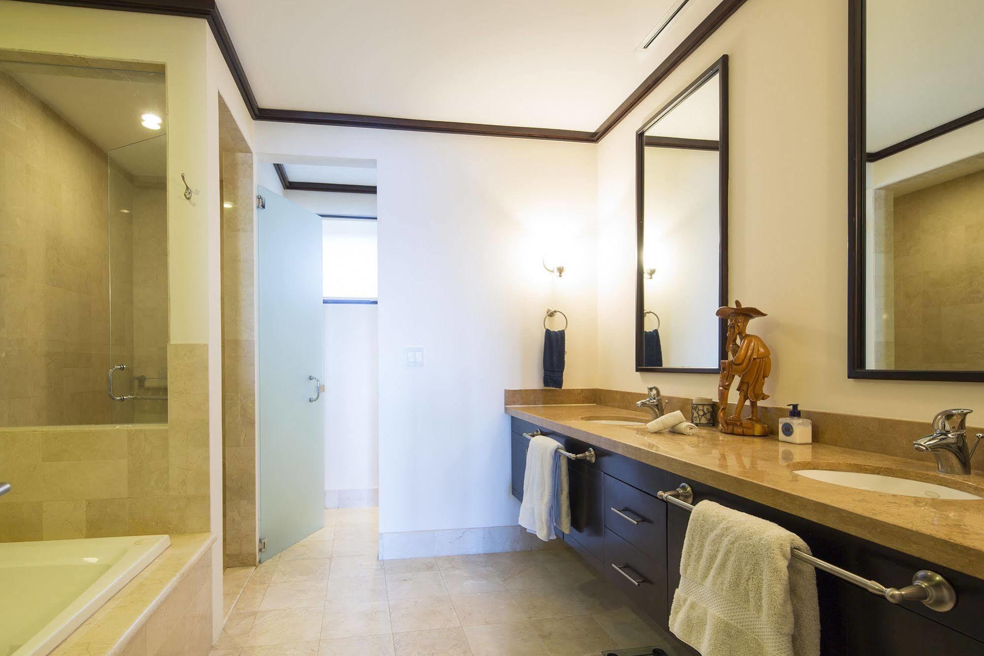 Papagayo Luxury Hotel