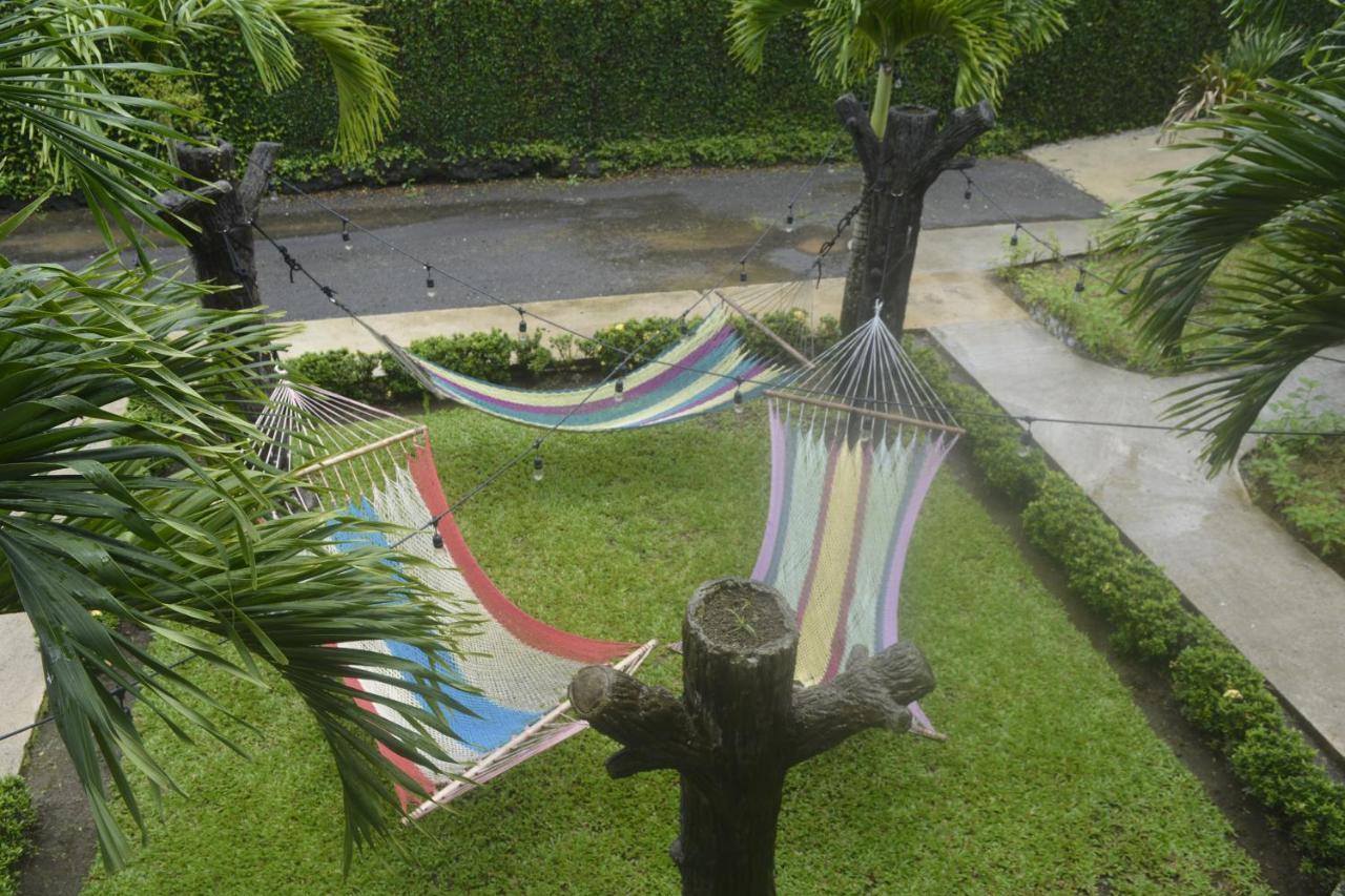 La Backpackers Bed & Breakfast