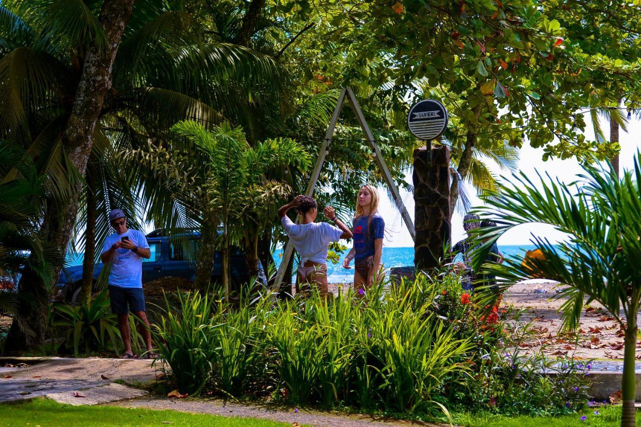 Break & Cr Surf Camp Hotel