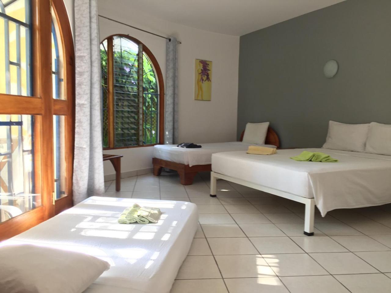 Bed & Breakfast La Perlita Jaco