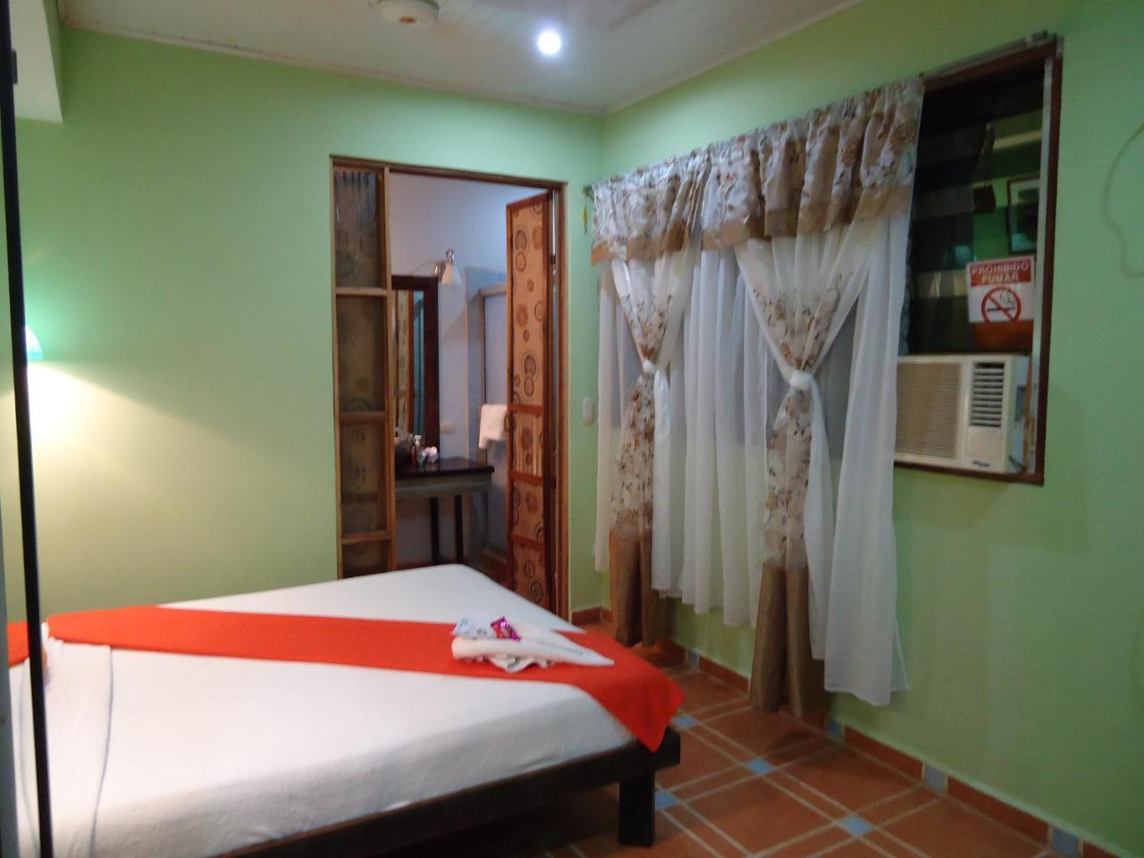 Mandarina Hotel 3*