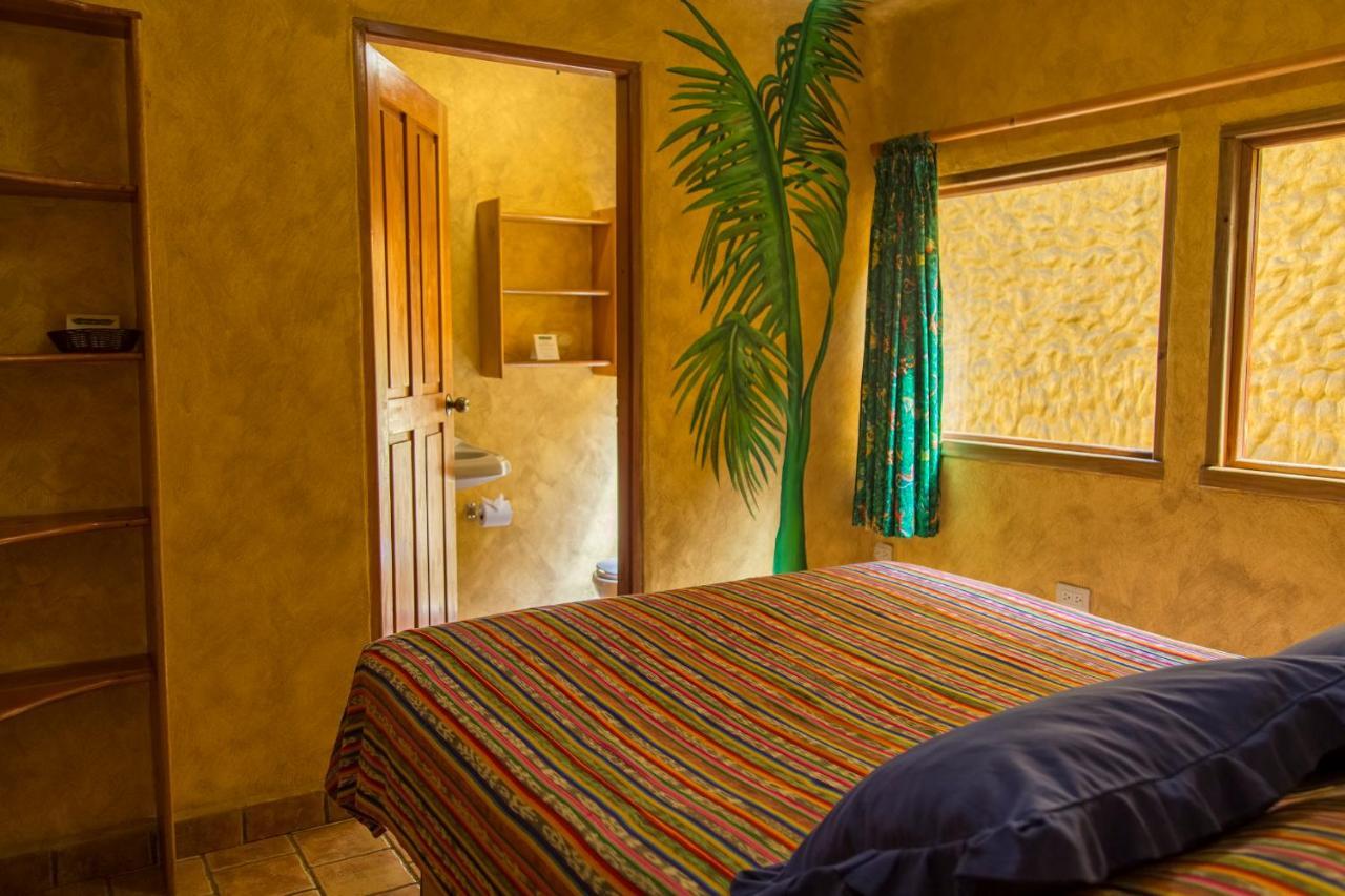 El Sano Banano Beachside Hotel 3*