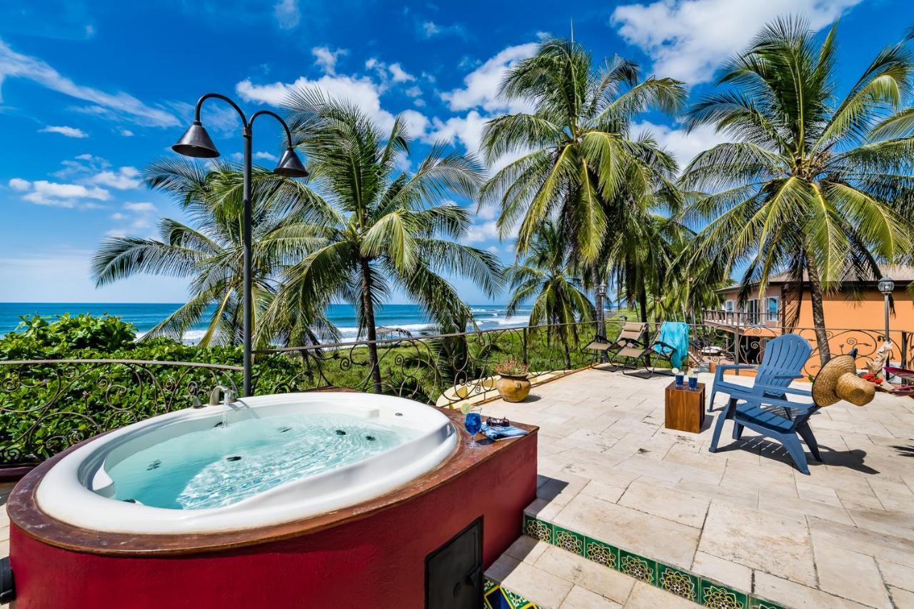 Holiday home Casa Alegre - 3/3 Beachfront With Pool And Sundeck *