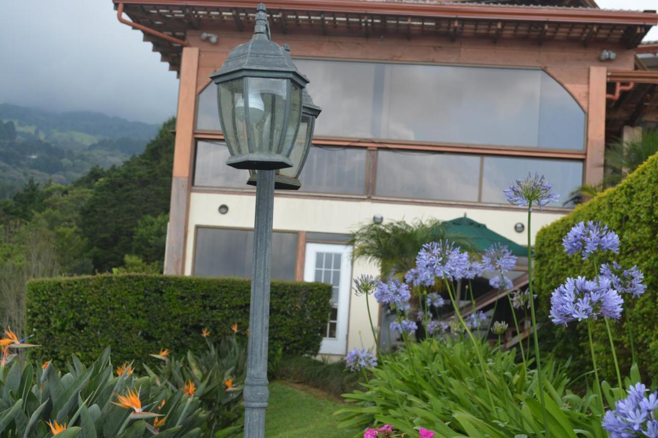 Hotel Finca Paraiso Mountain Retreat Near San Jose Airport