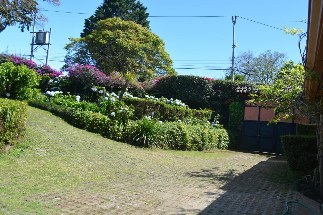 Hotel Finca Paraiso Mountain Retreat Near San Jose Airport