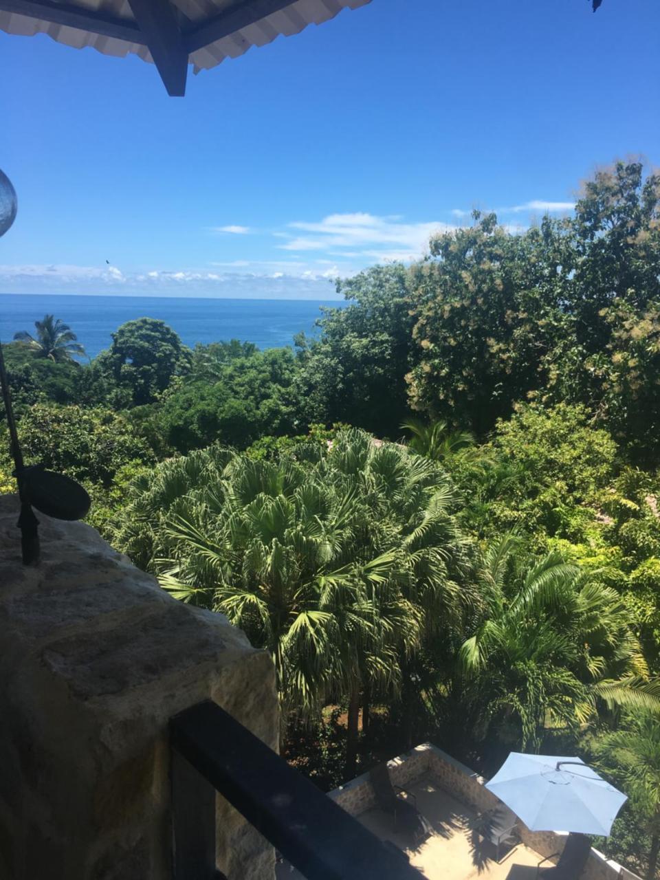 Castillo Tambor & Restaurant *