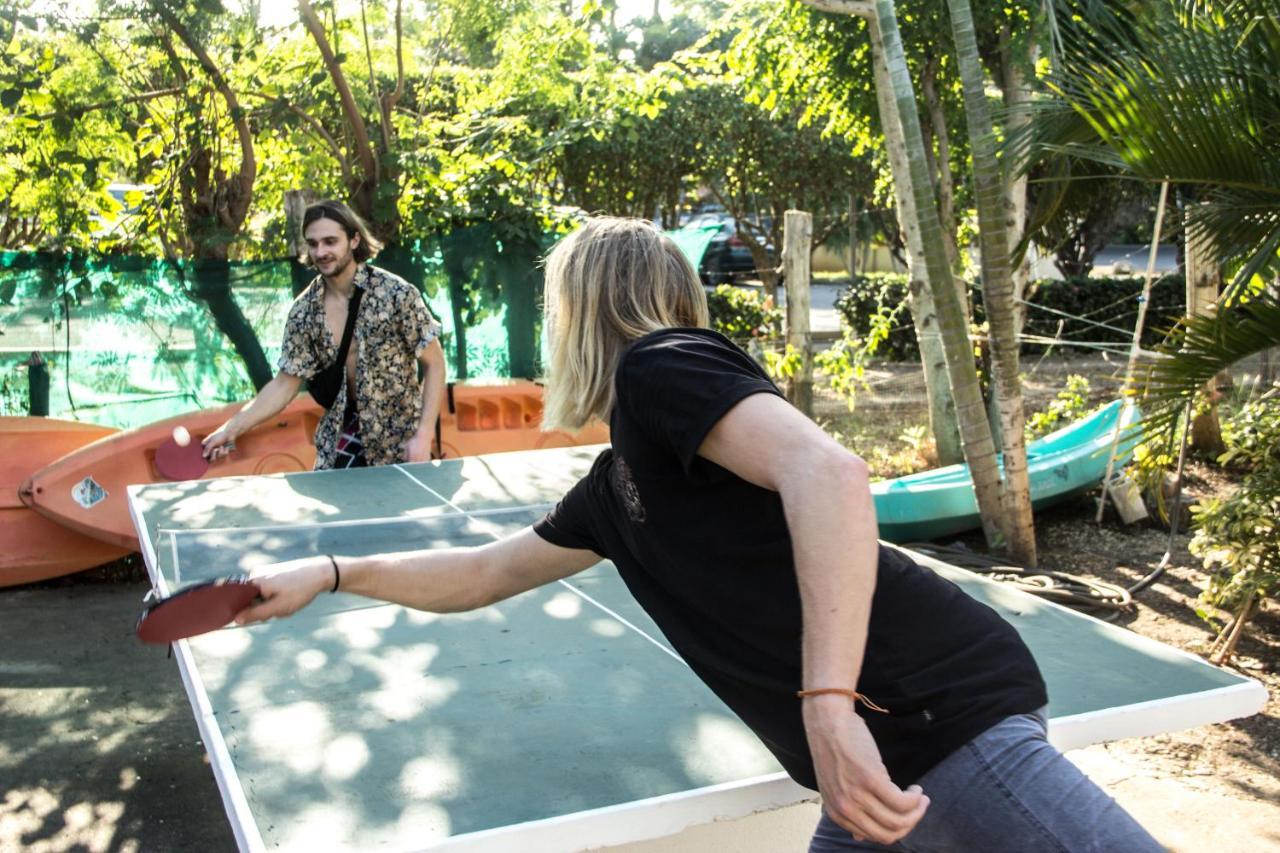 Tsunami Hostel *